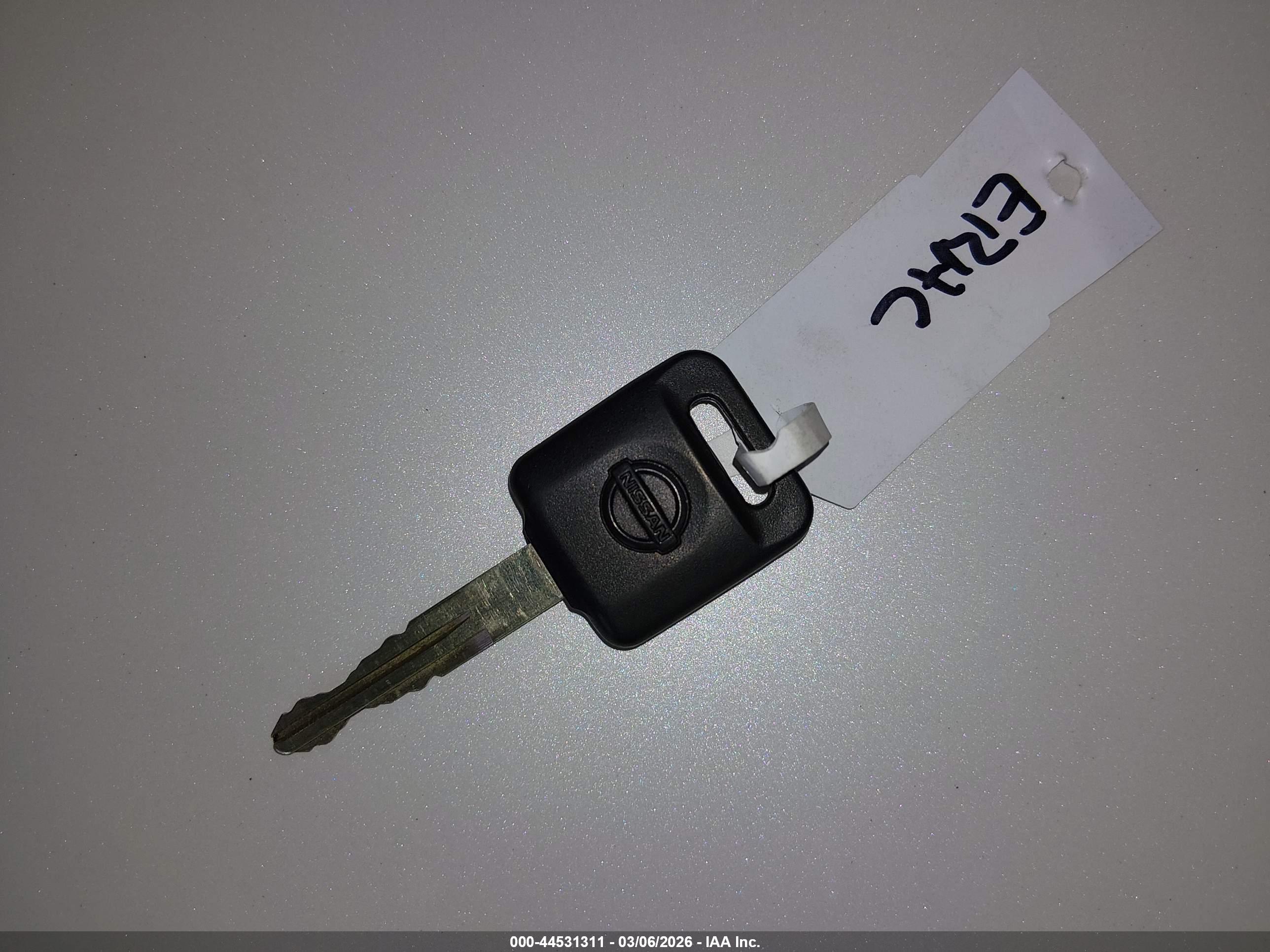 NISSAN VERSA image 11