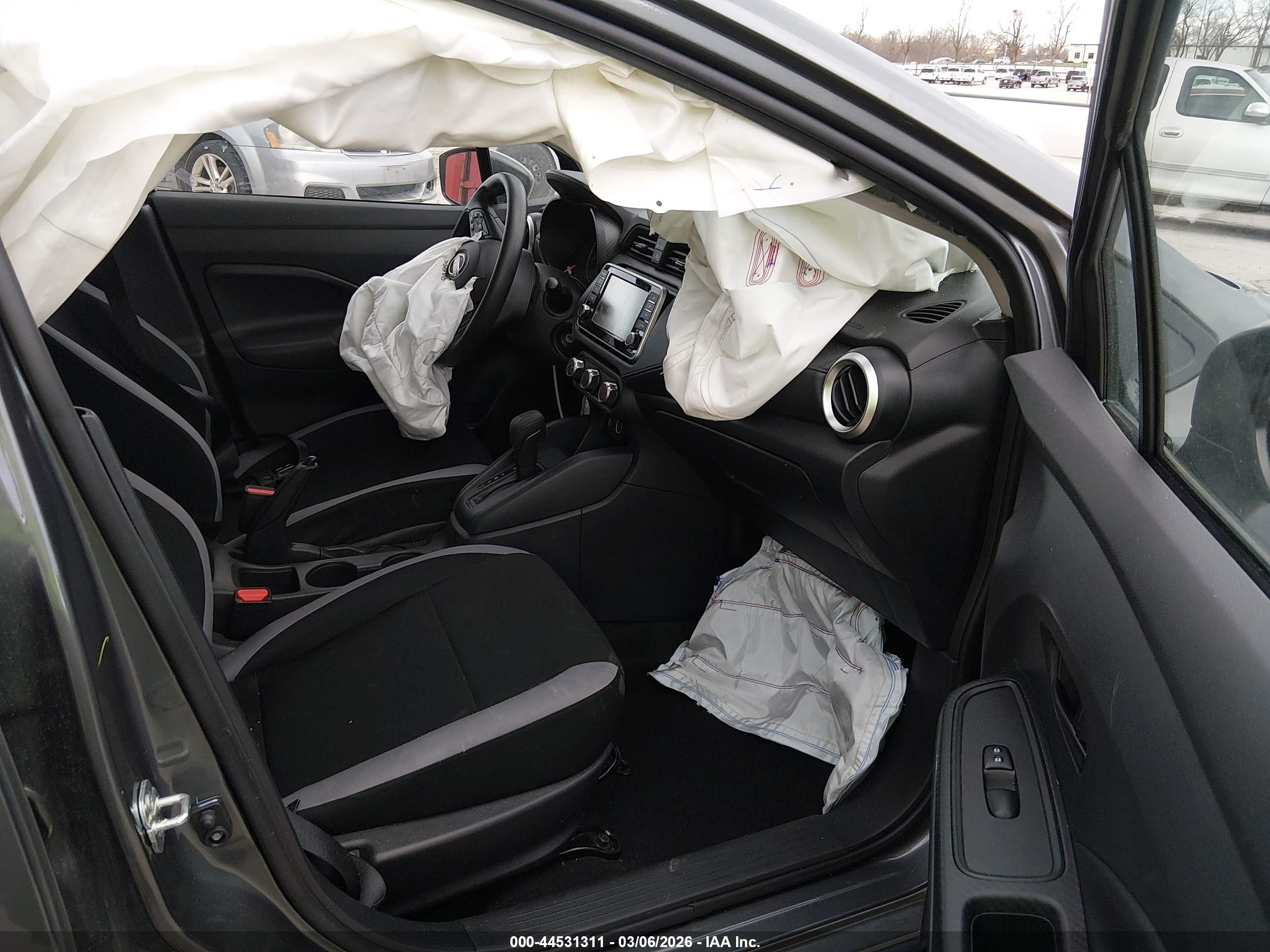 NISSAN VERSA image 5