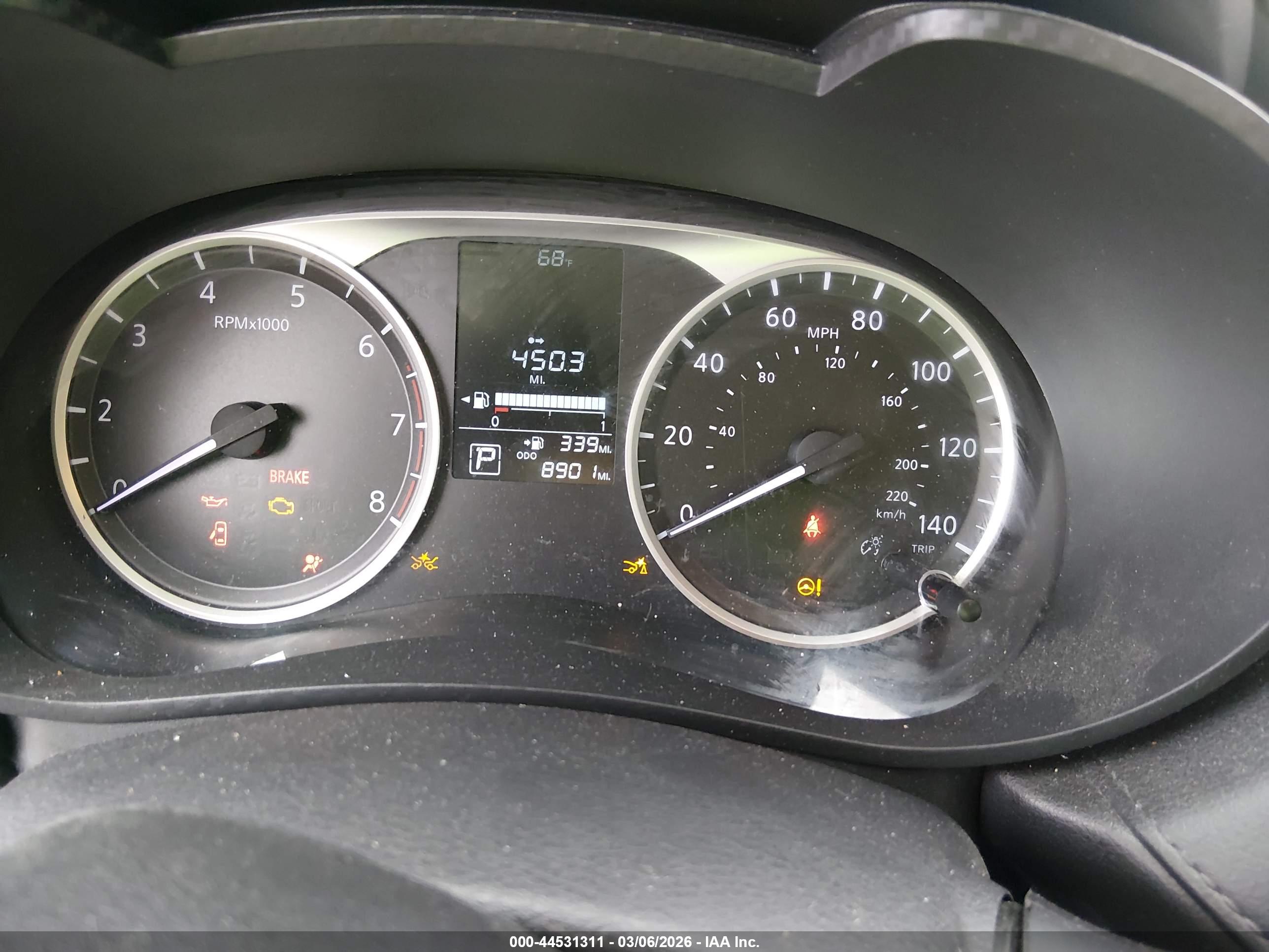 NISSAN VERSA image 7
