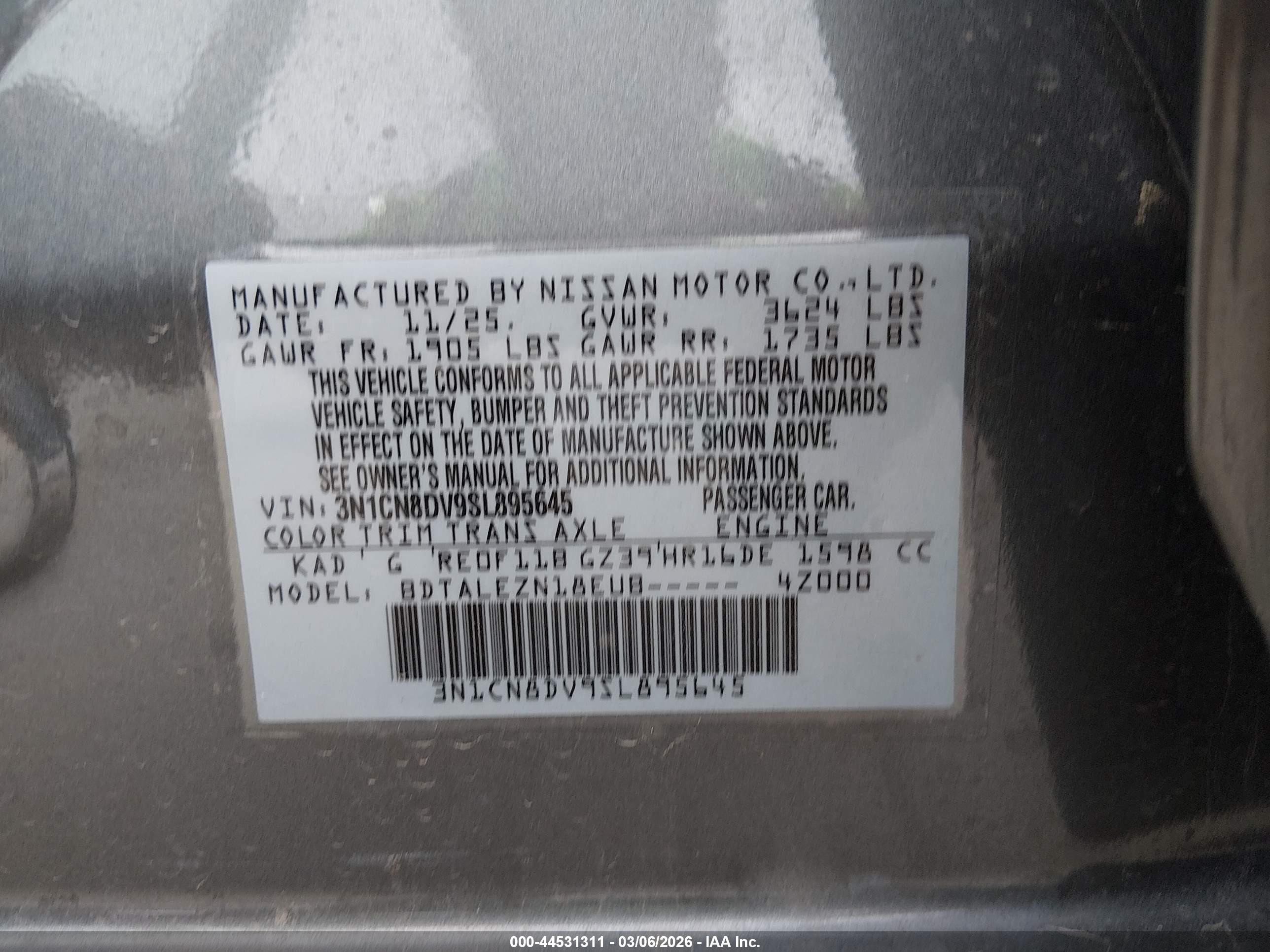 NISSAN VERSA image 9