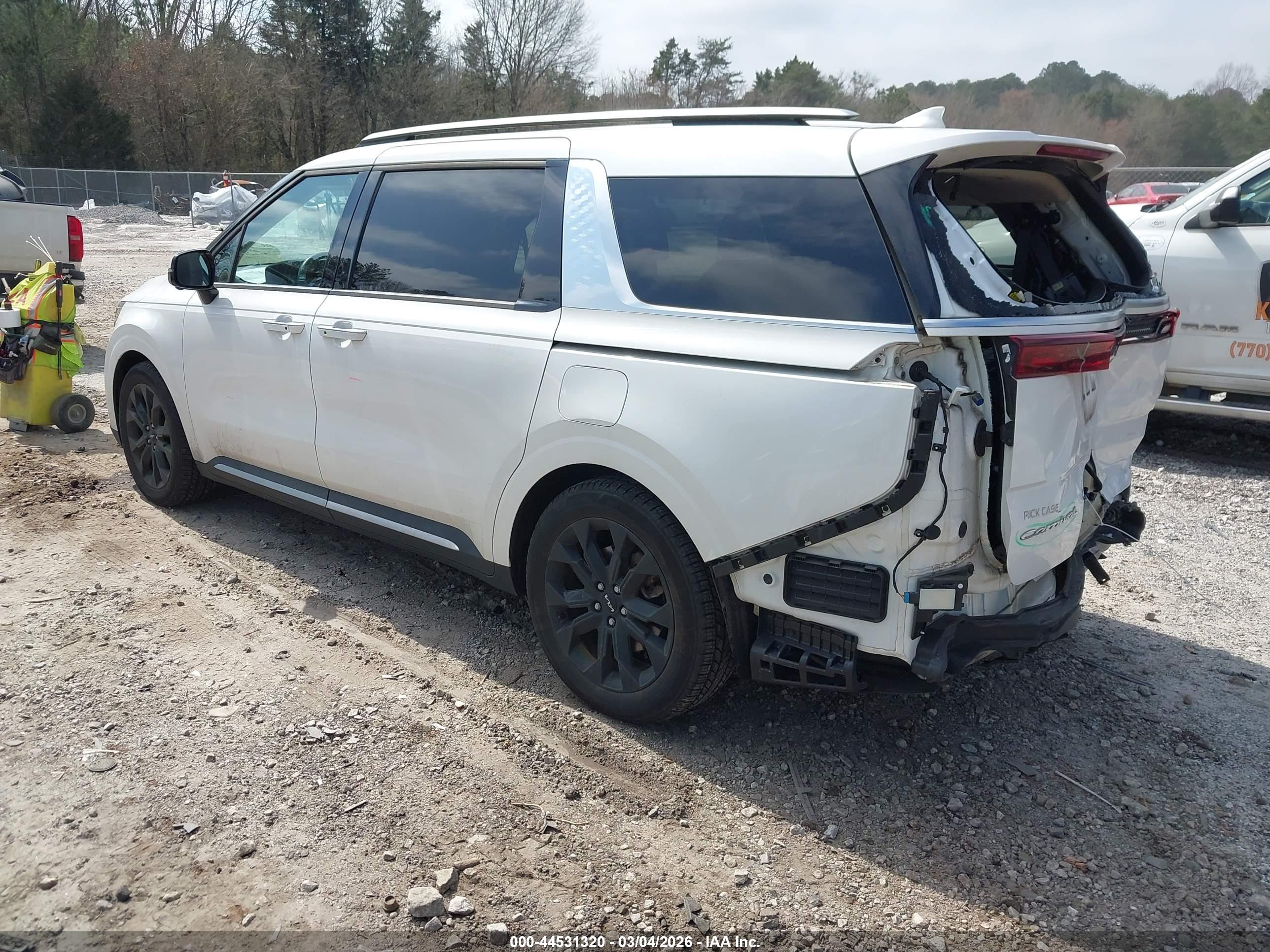 KIA CARNIVAL image 3