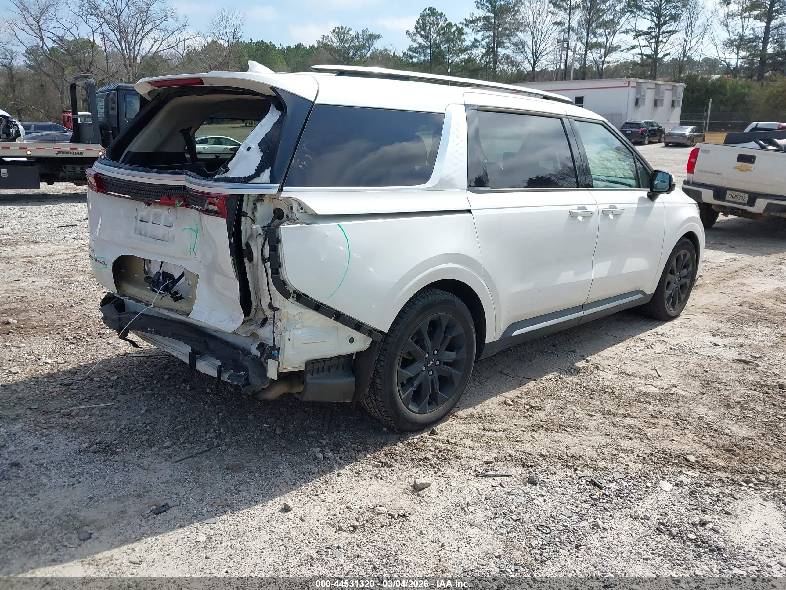 KIA CARNIVAL image 4