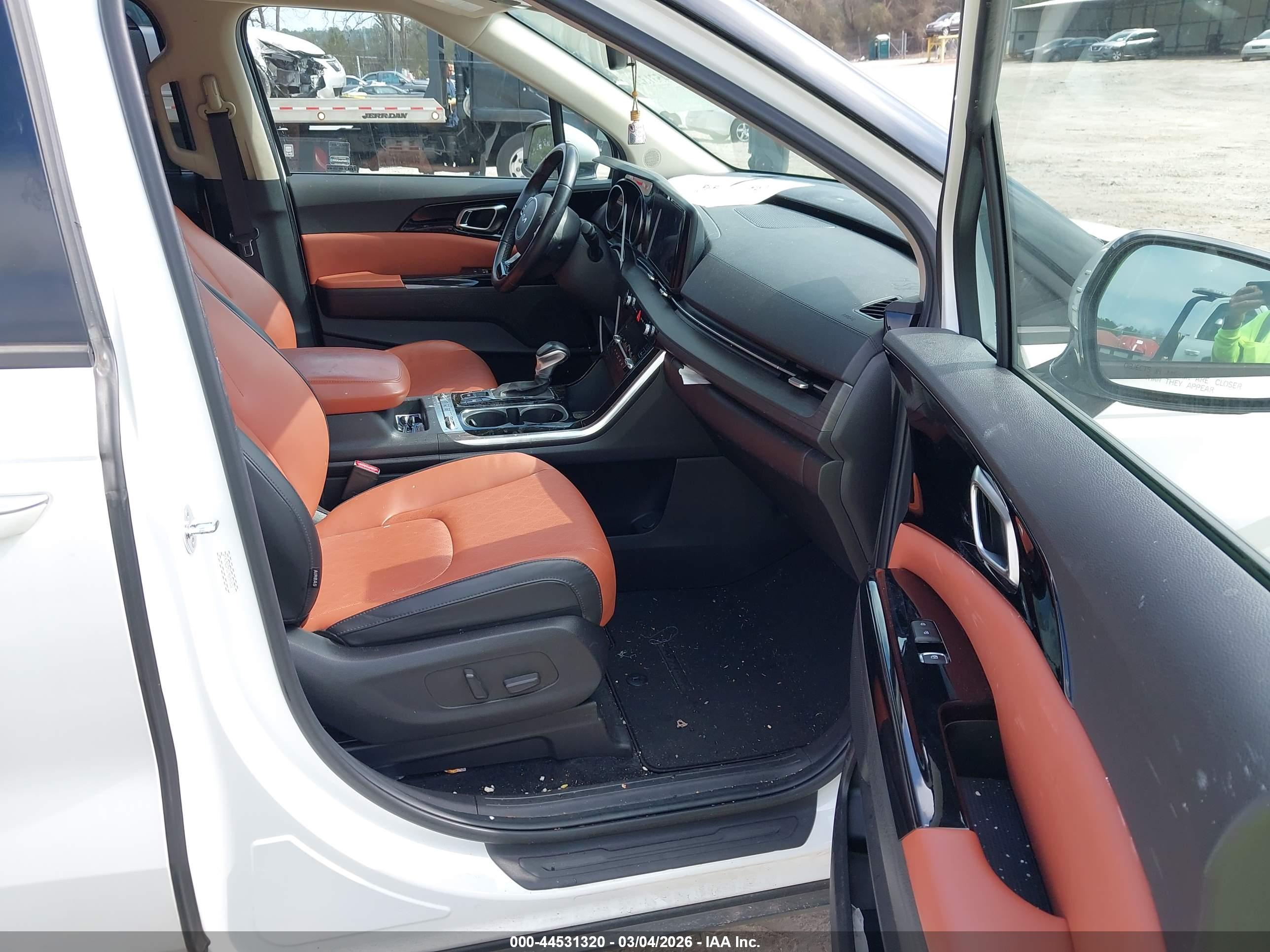KIA CARNIVAL image 5