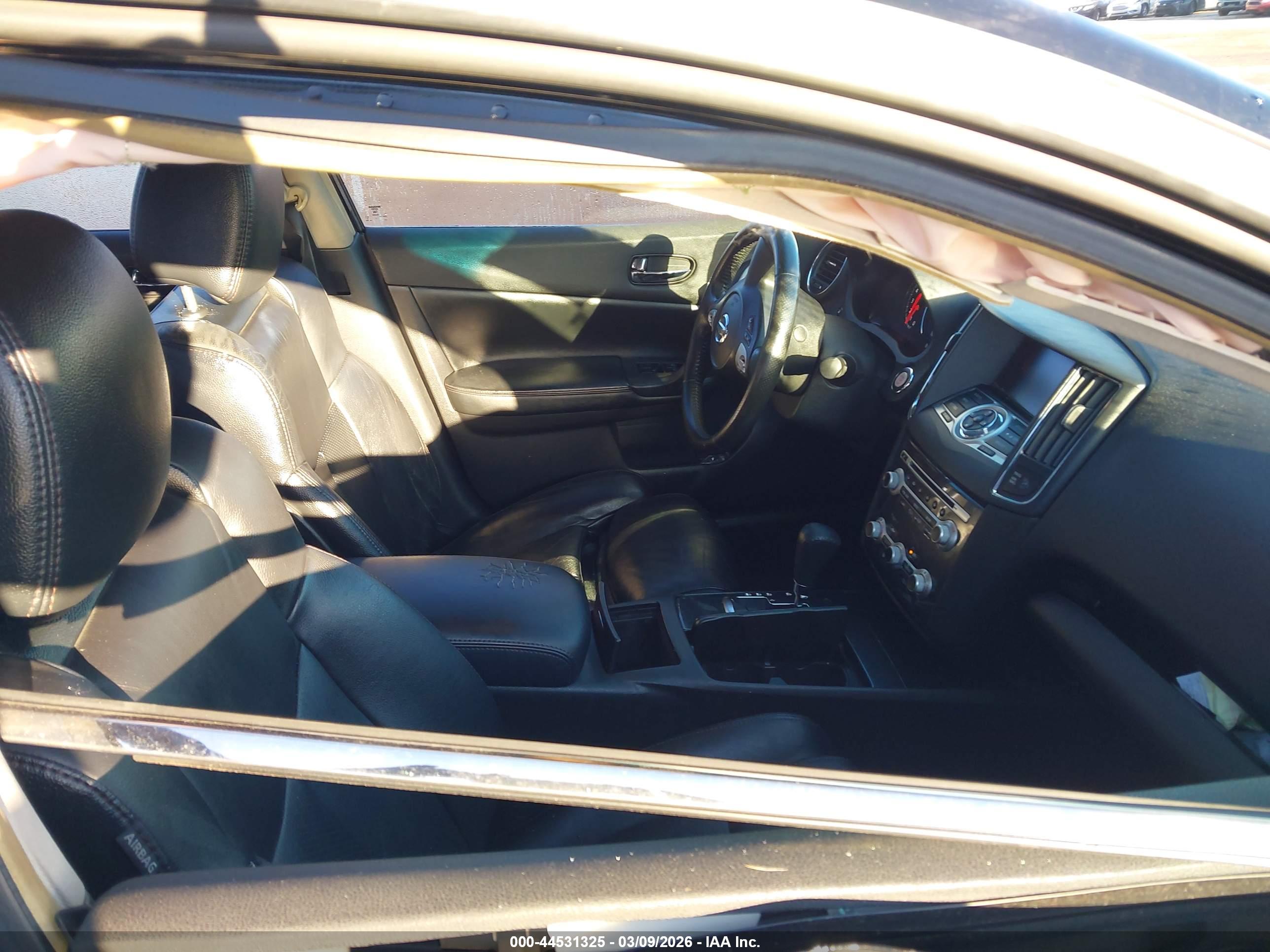 NISSAN MAXIMA image 5