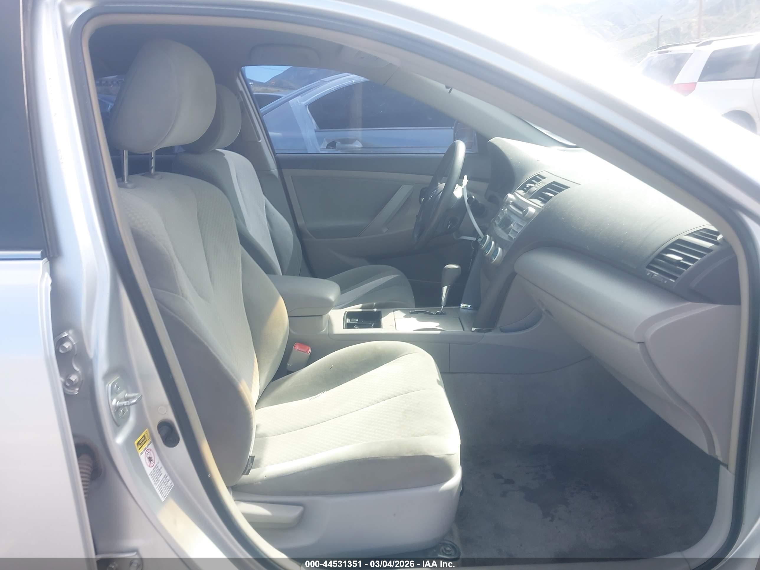 TOYOTA CAMRY image 5