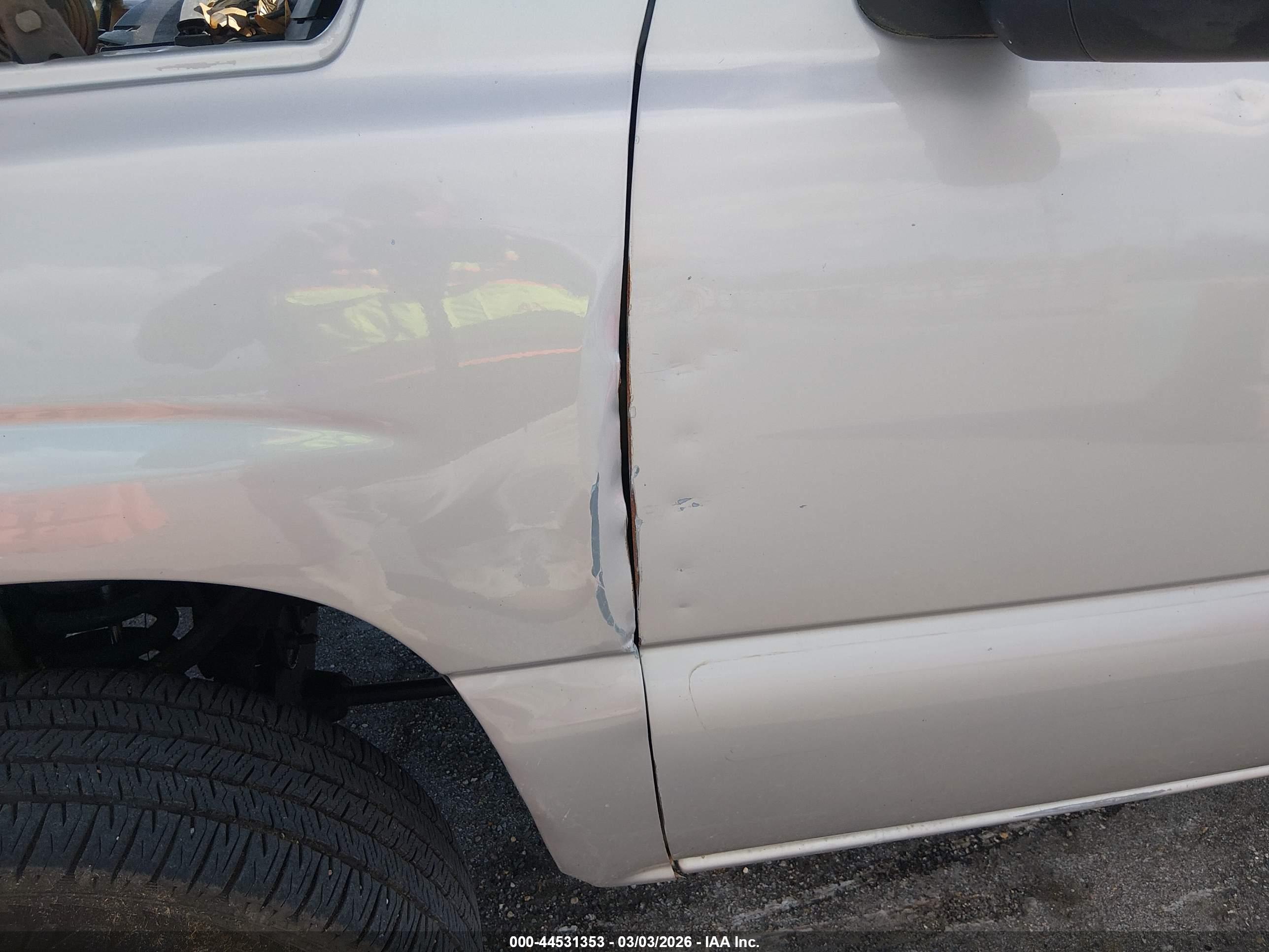 CHEVROLET SILVERADO image 6