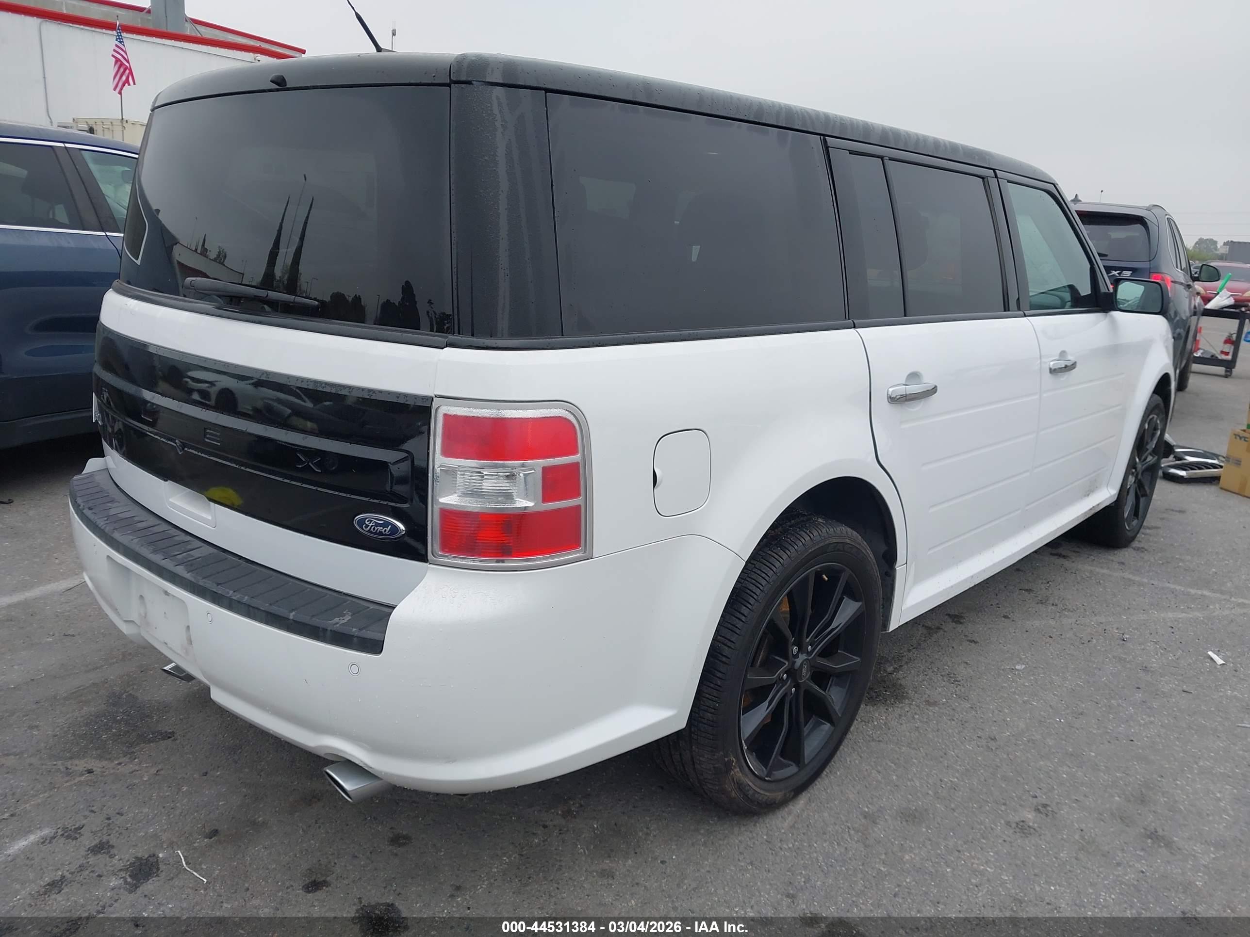 FORD FLEX image 4