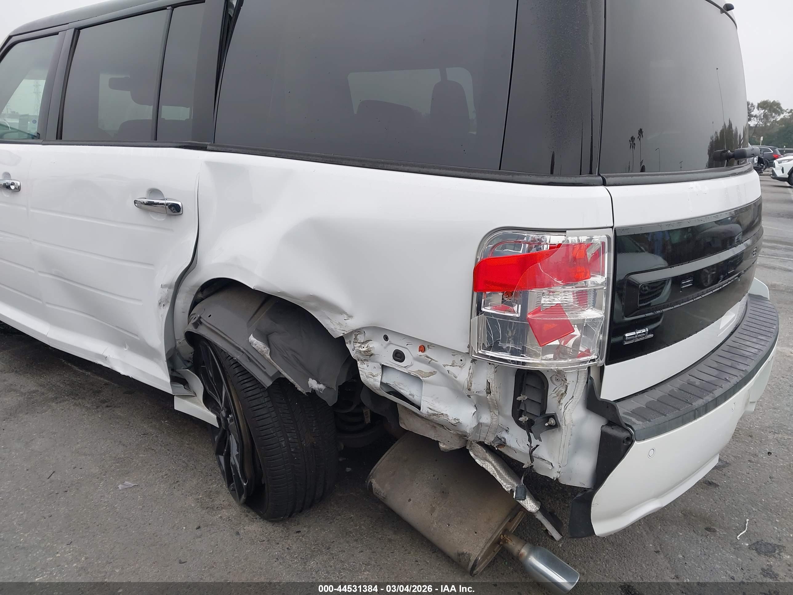 FORD FLEX image 6