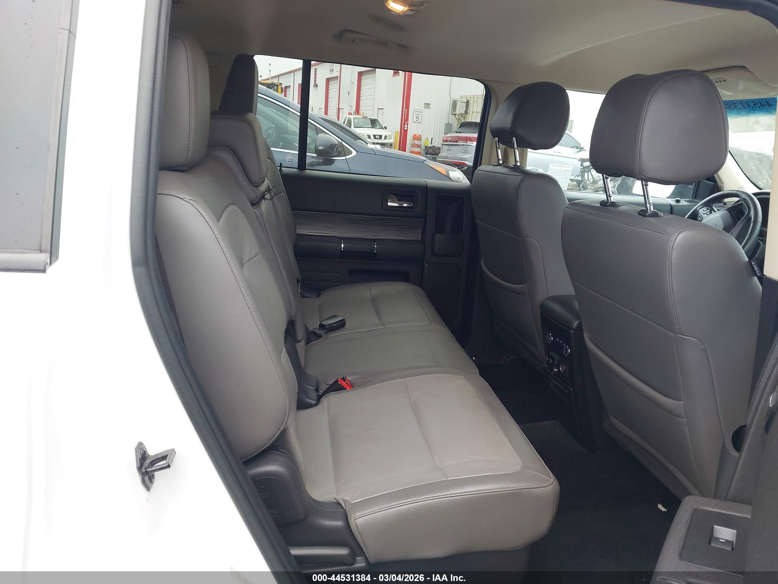 FORD FLEX image 8