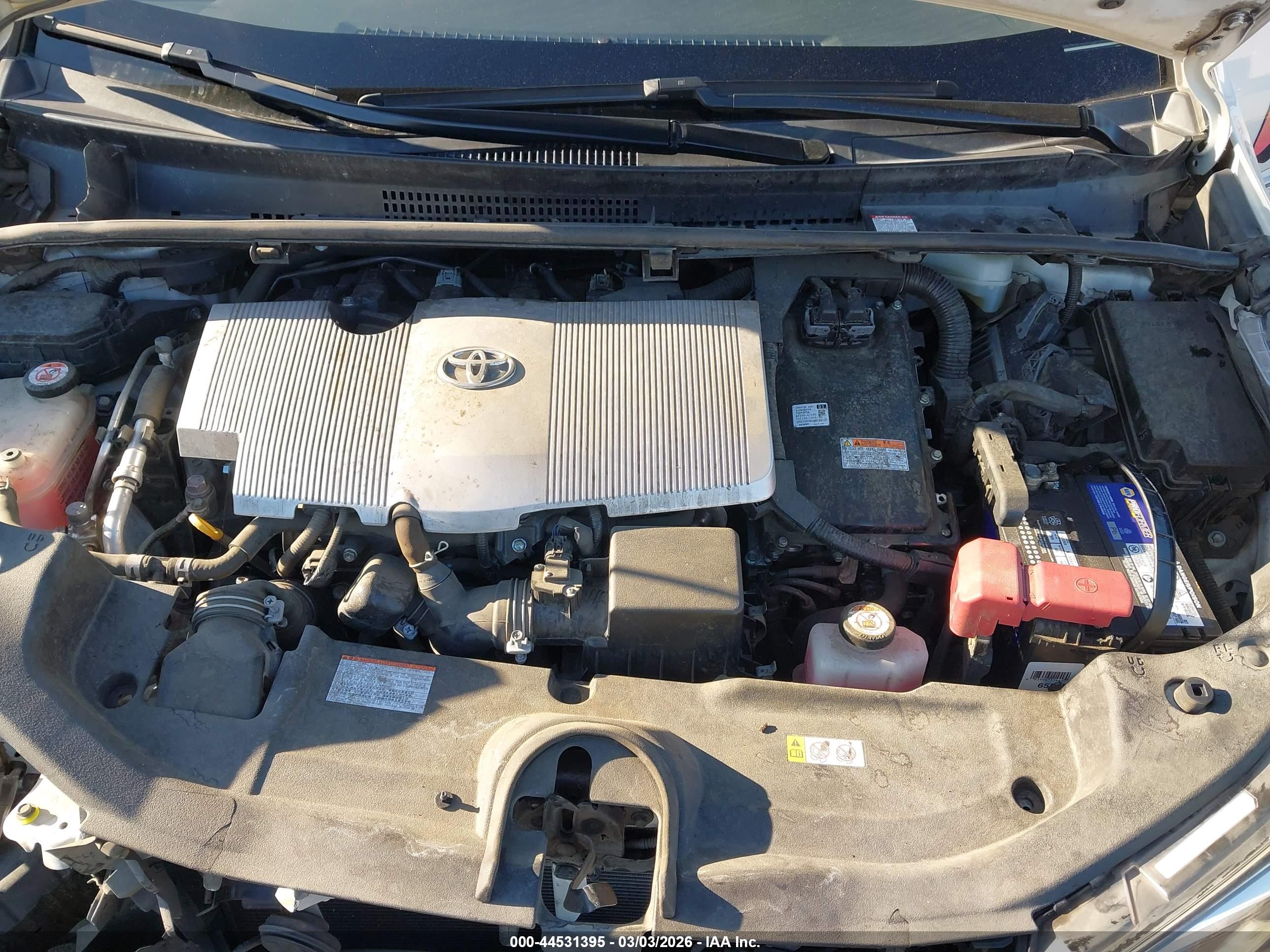 TOYOTA PRIUS image 10
