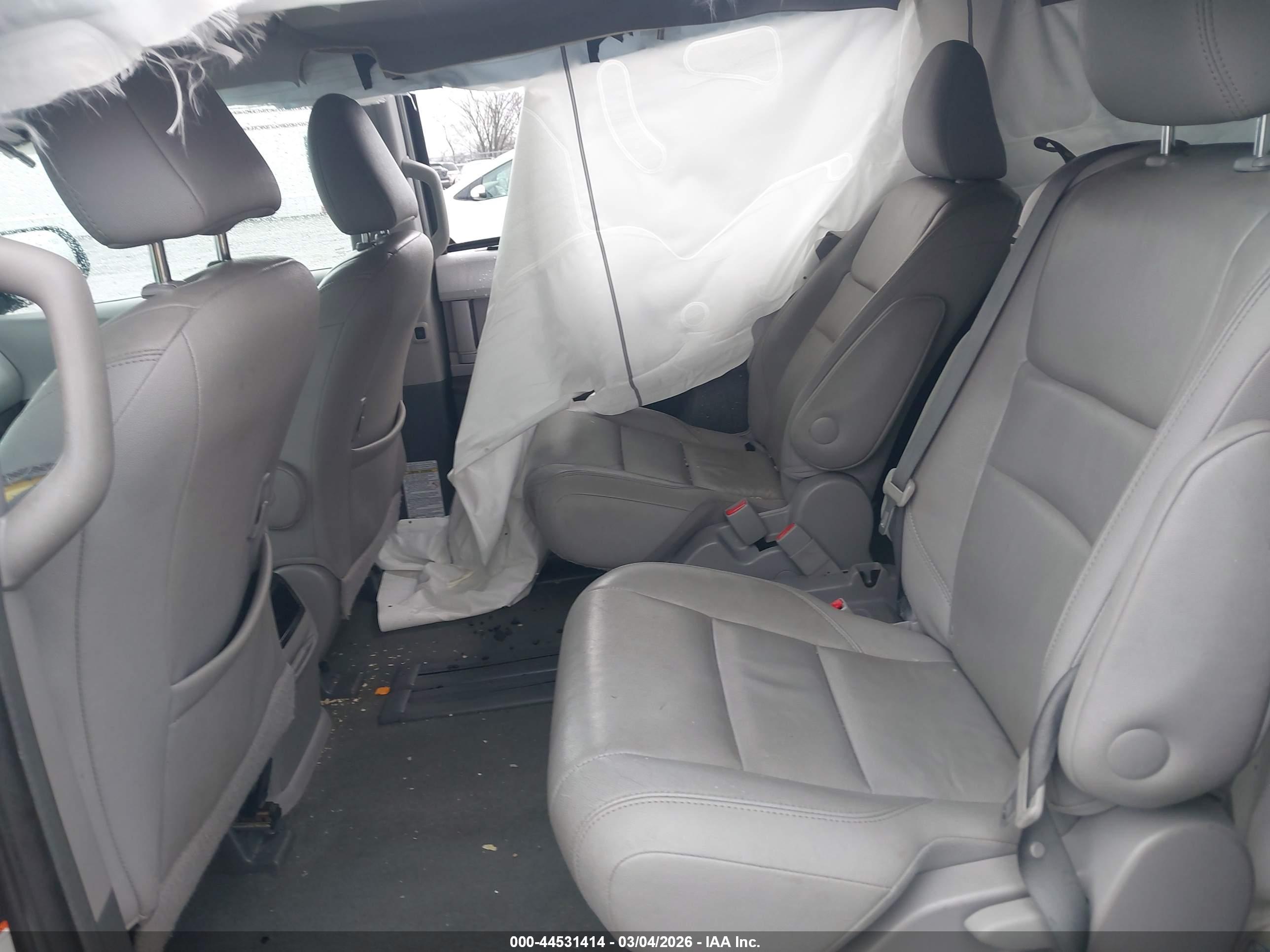 TOYOTA SIENNA image 8
