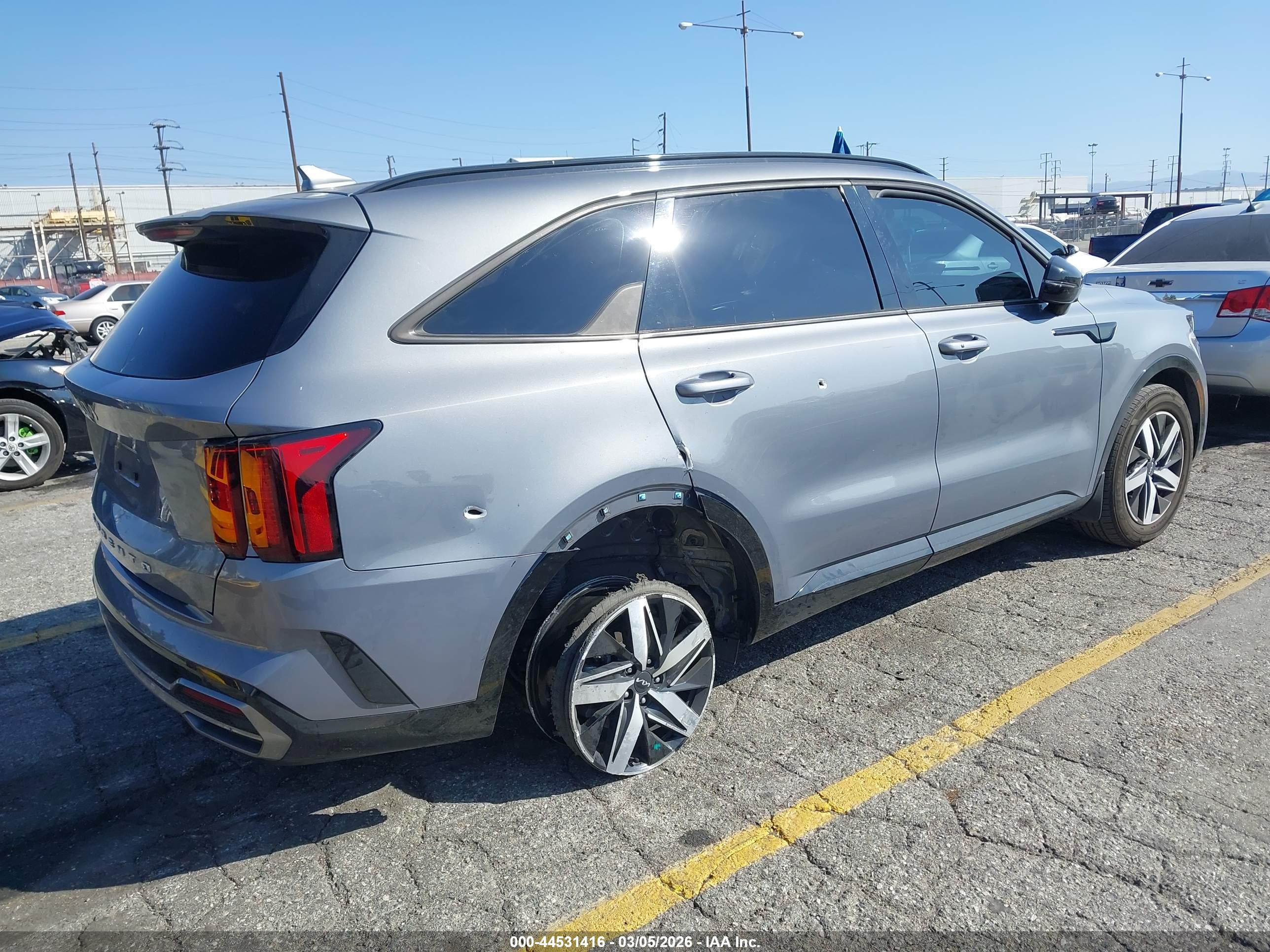 KIA SORENTO image 4