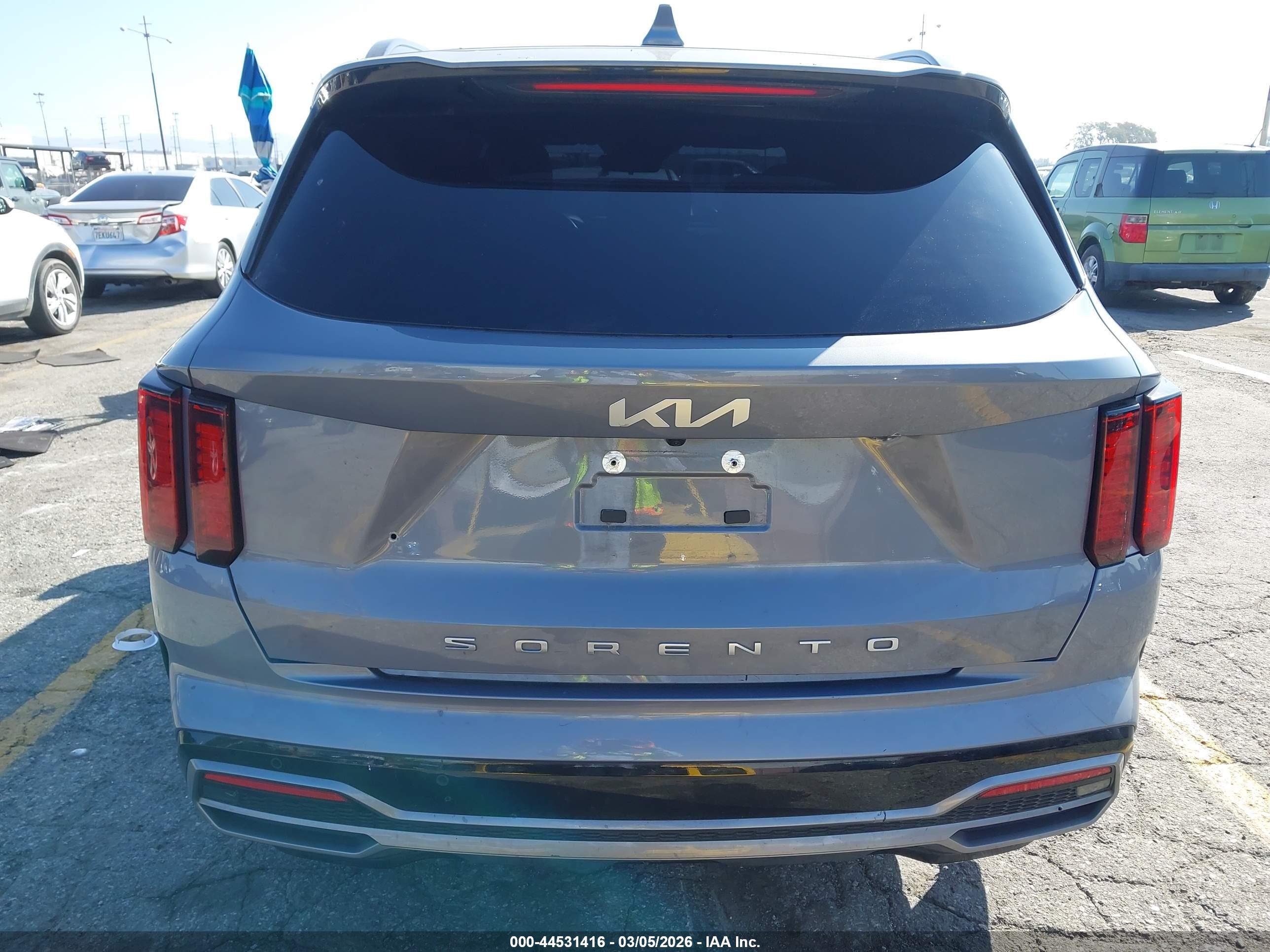 KIA SORENTO image 6