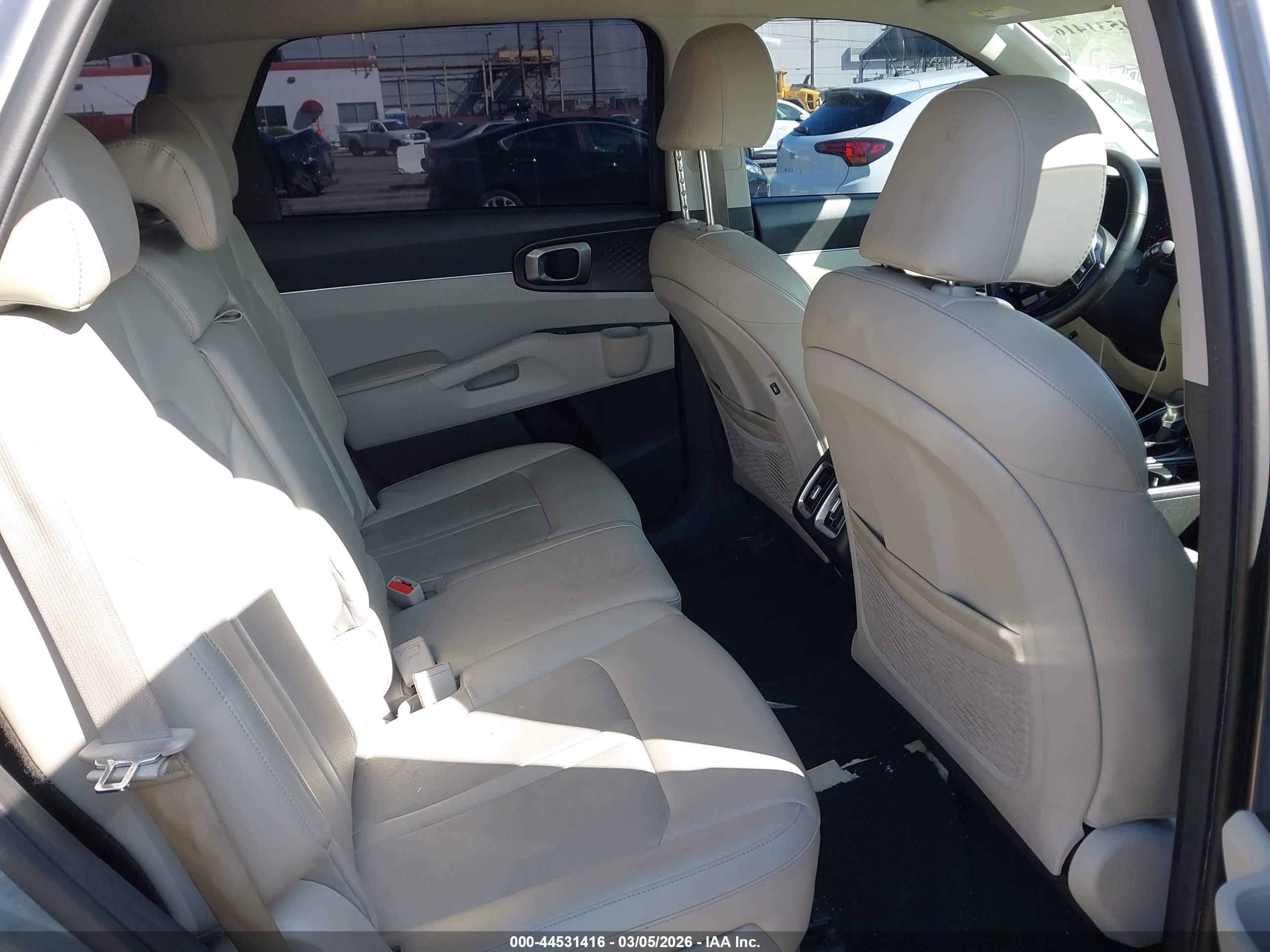 KIA SORENTO image 8