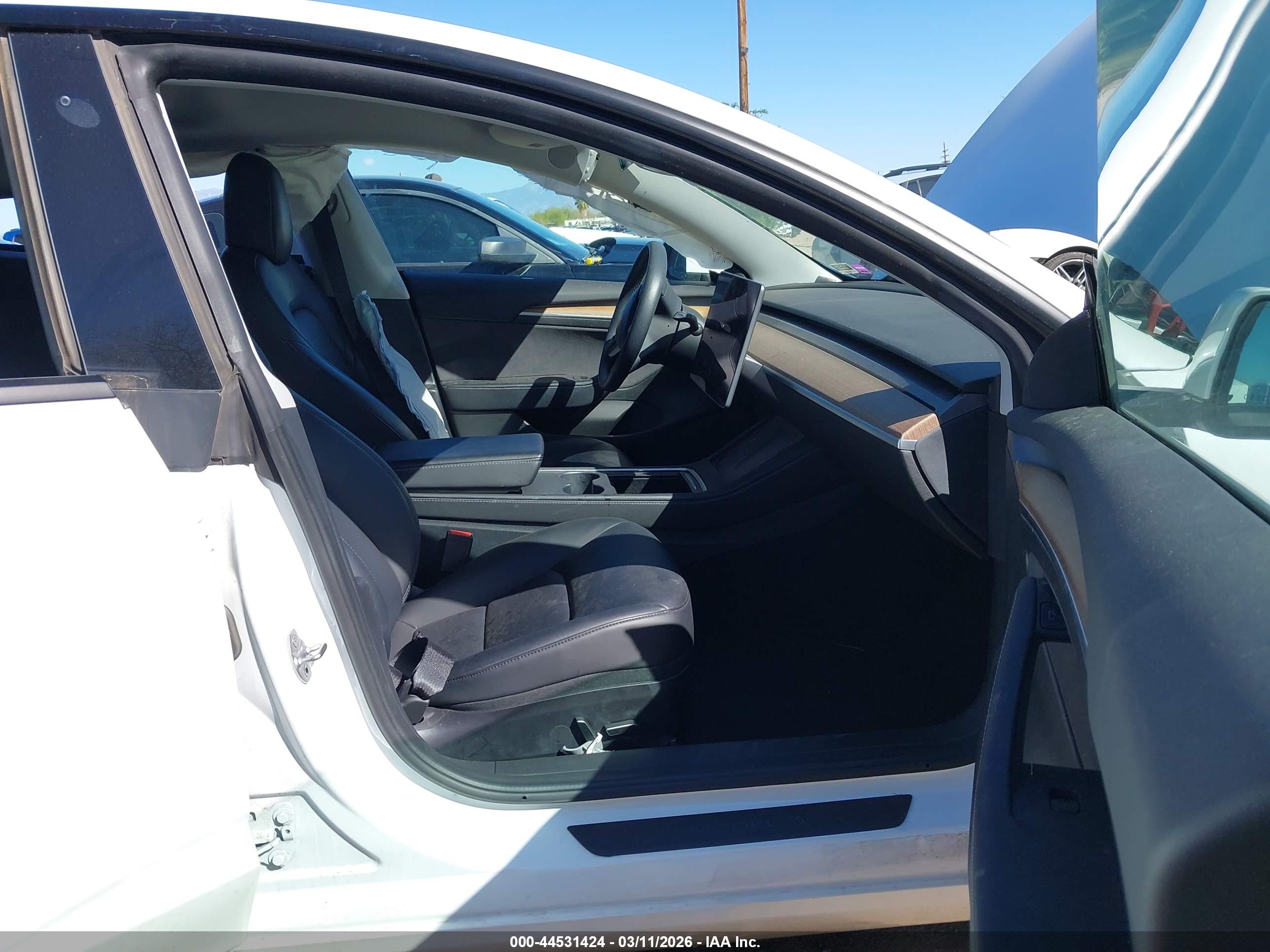 TESLA MODEL image 5