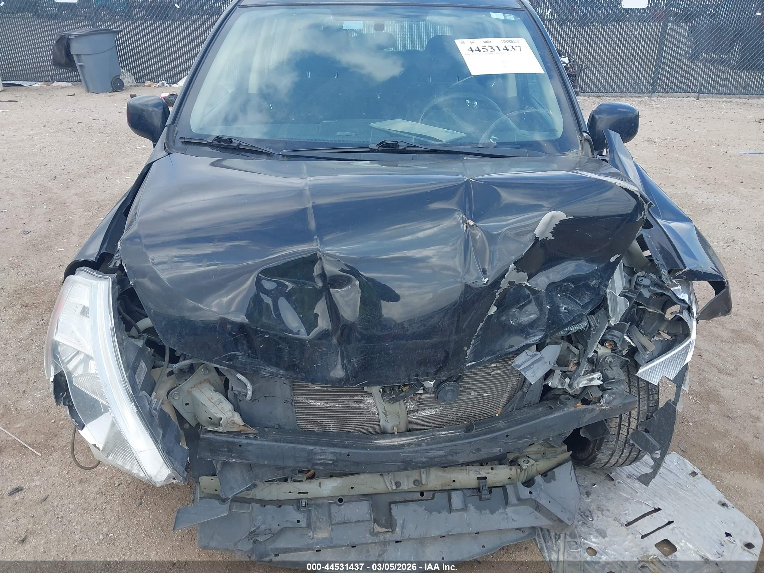NISSAN VERSA image 6
