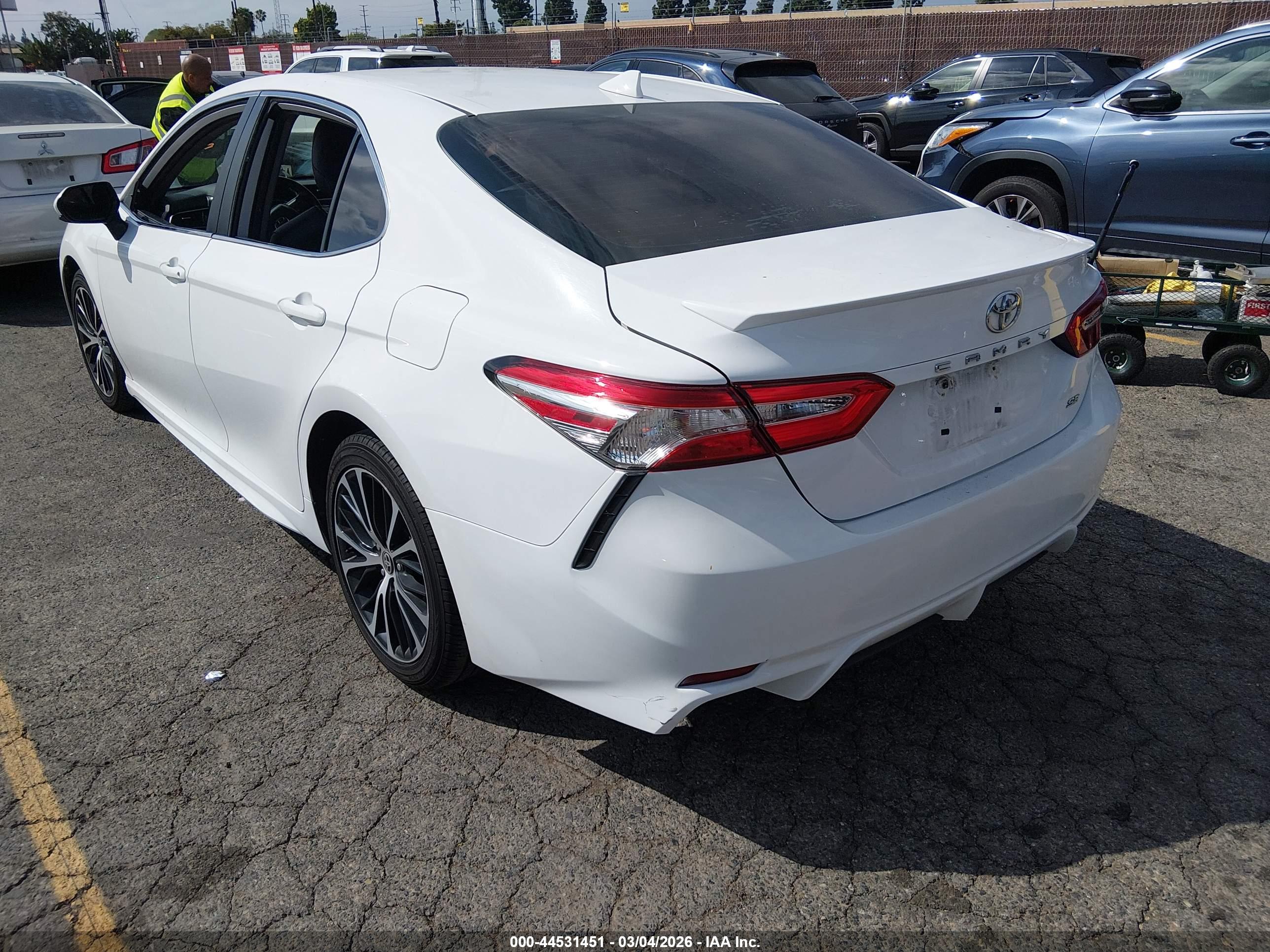 TOYOTA CAMRY image 3