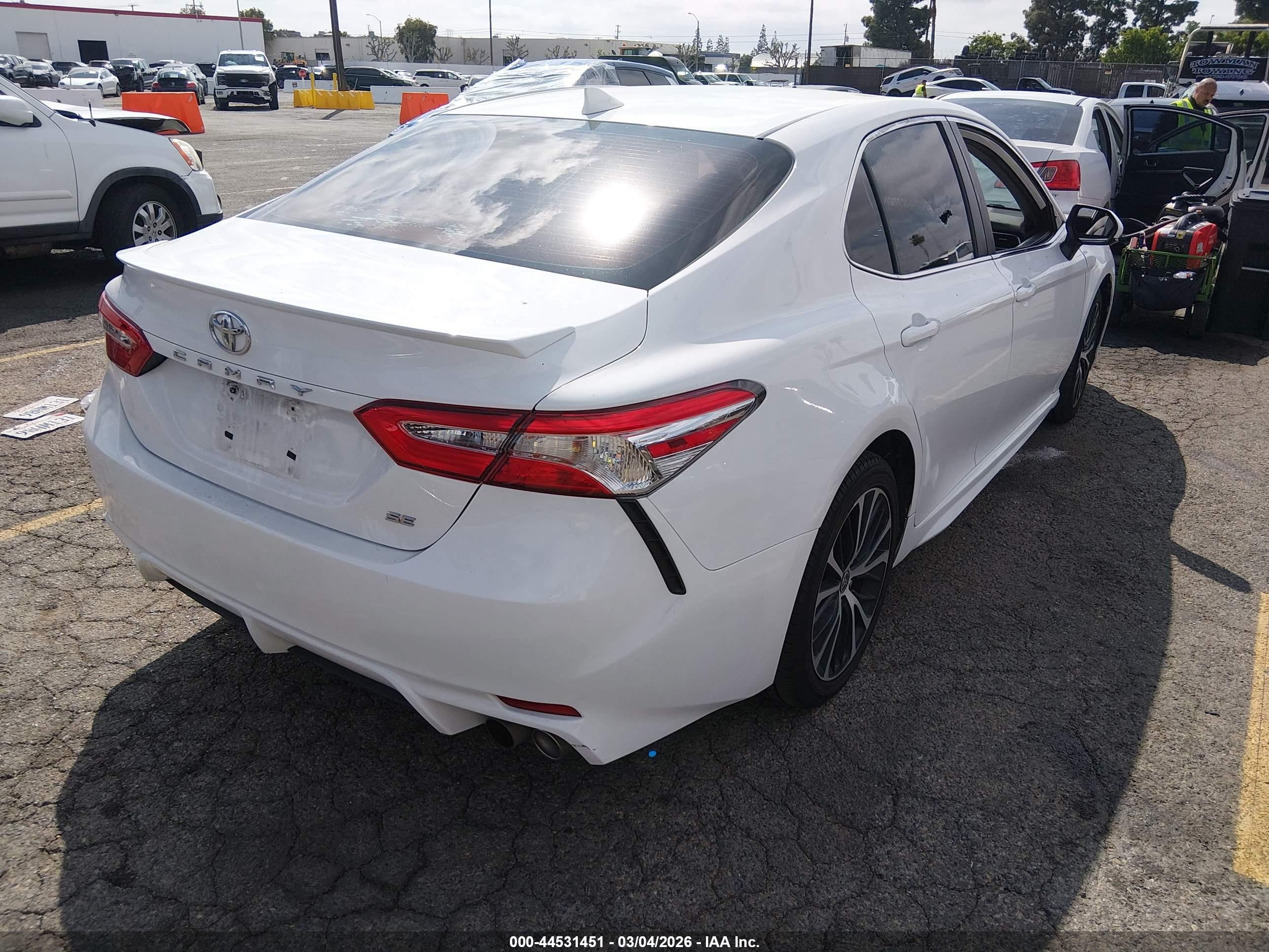 TOYOTA CAMRY image 4