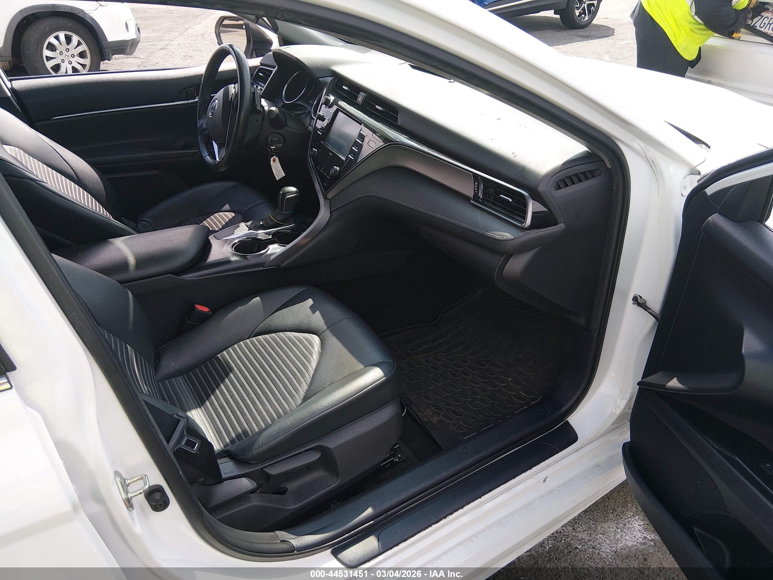 TOYOTA CAMRY image 5