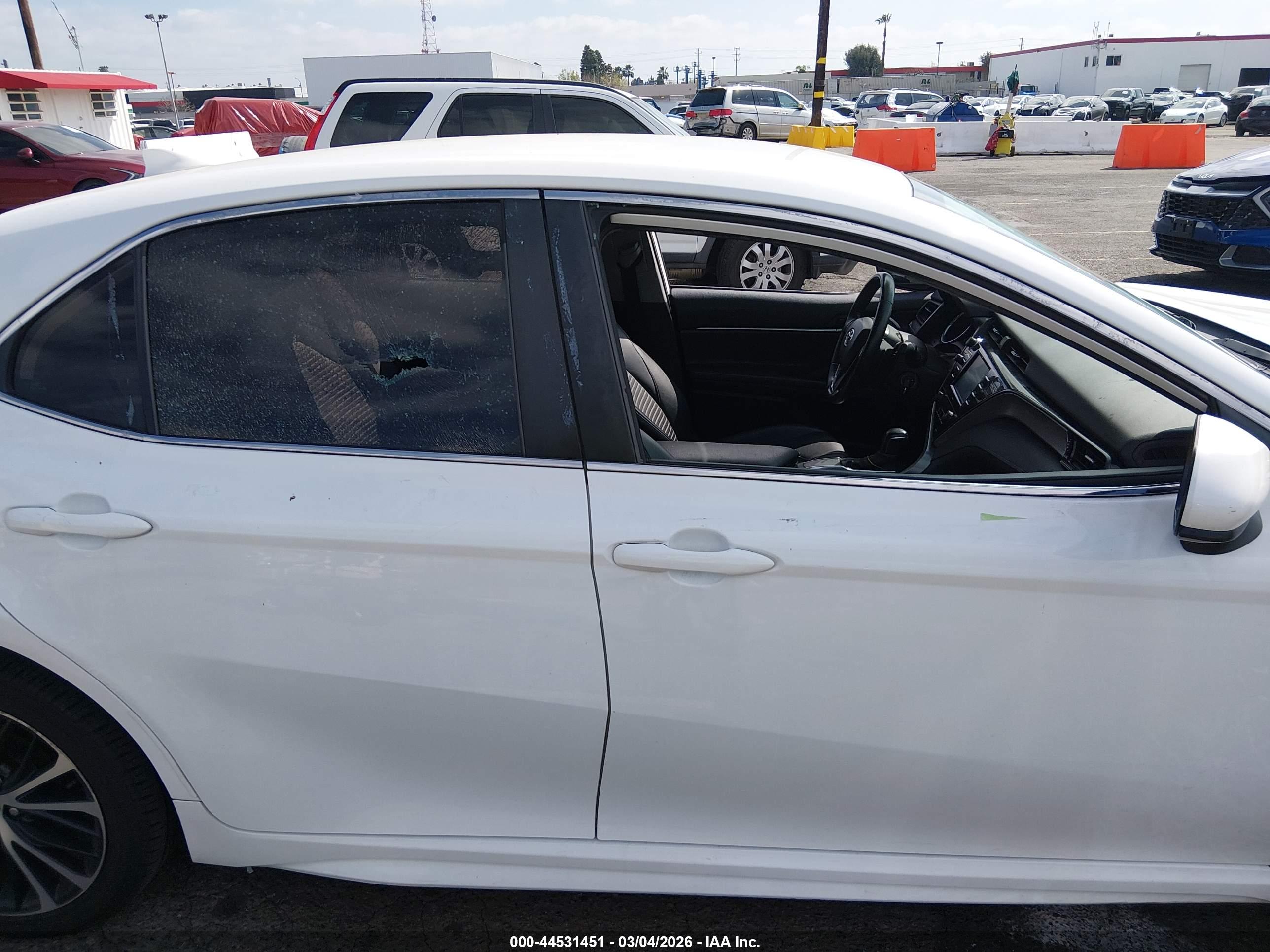 TOYOTA CAMRY image 6