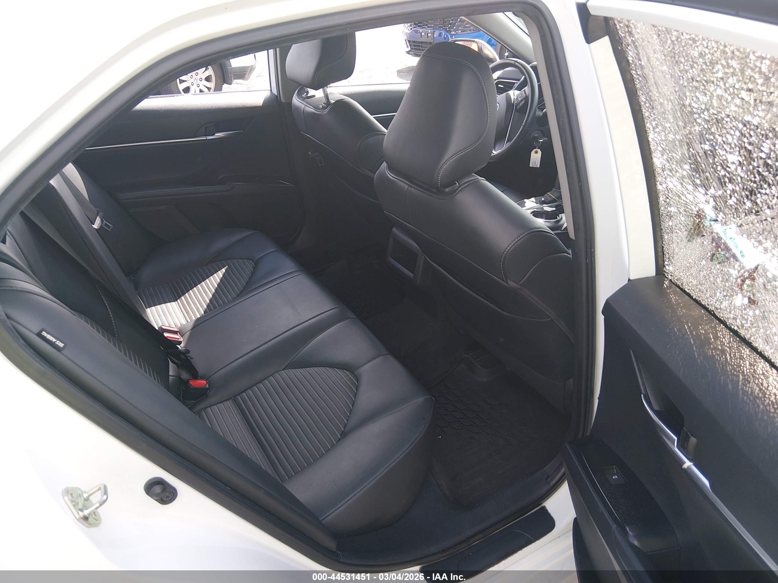 TOYOTA CAMRY image 8