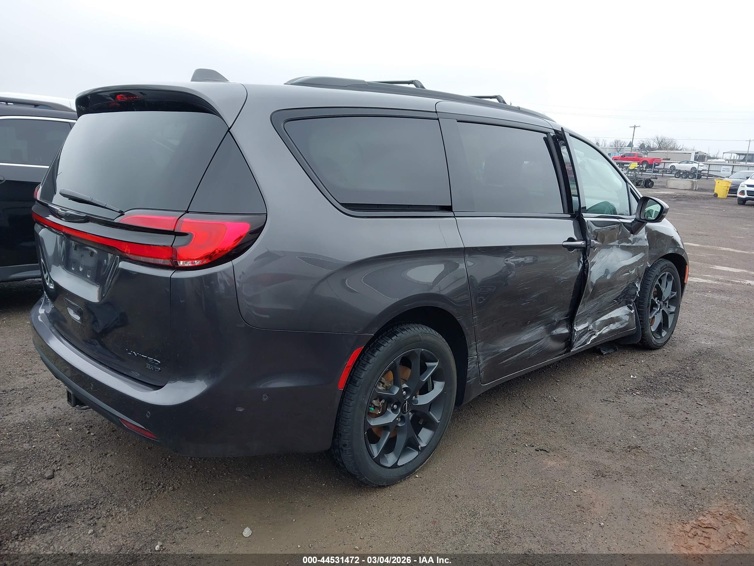 CHRYSLER PACIFICA image 4