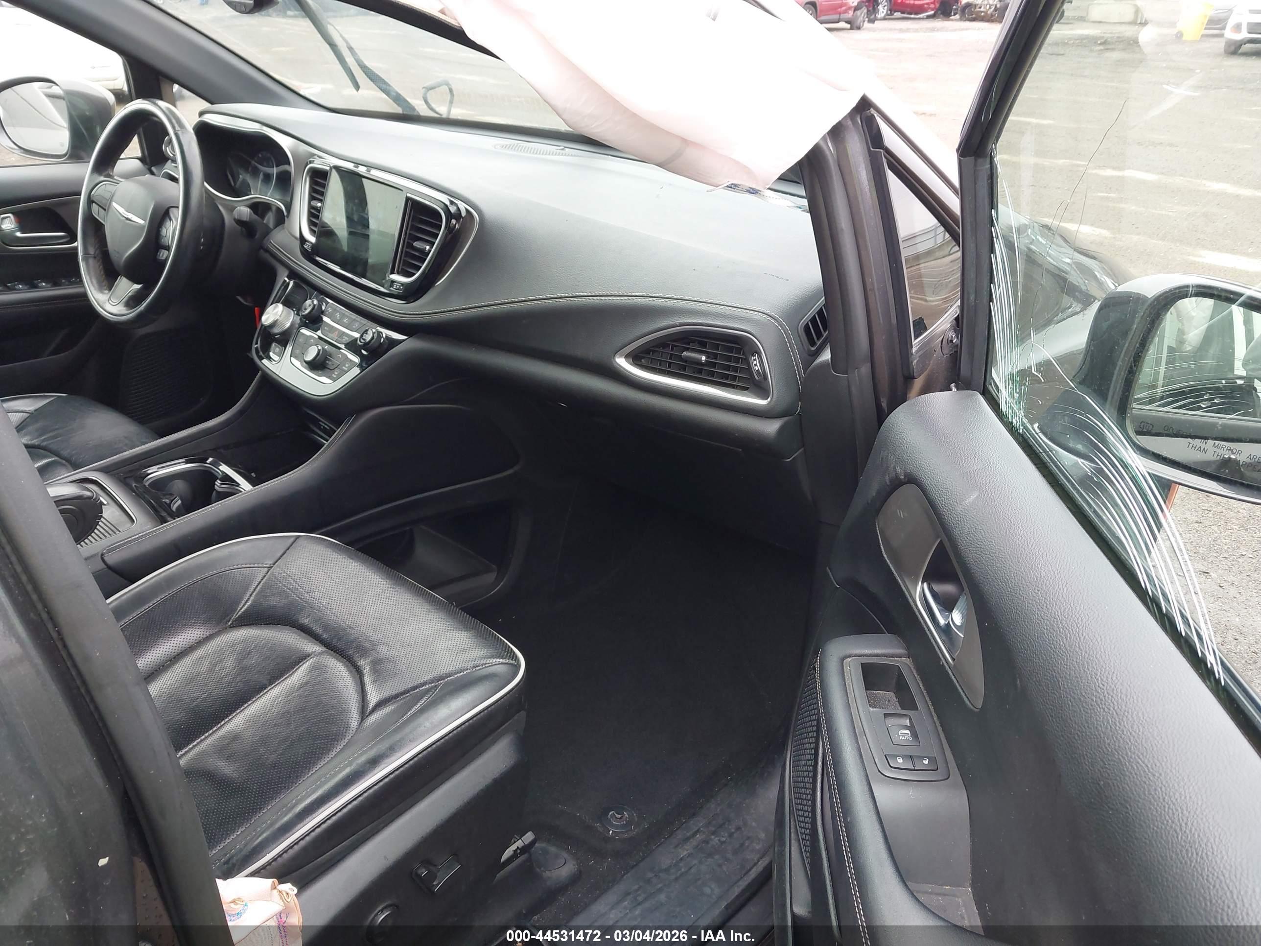 CHRYSLER PACIFICA image 5