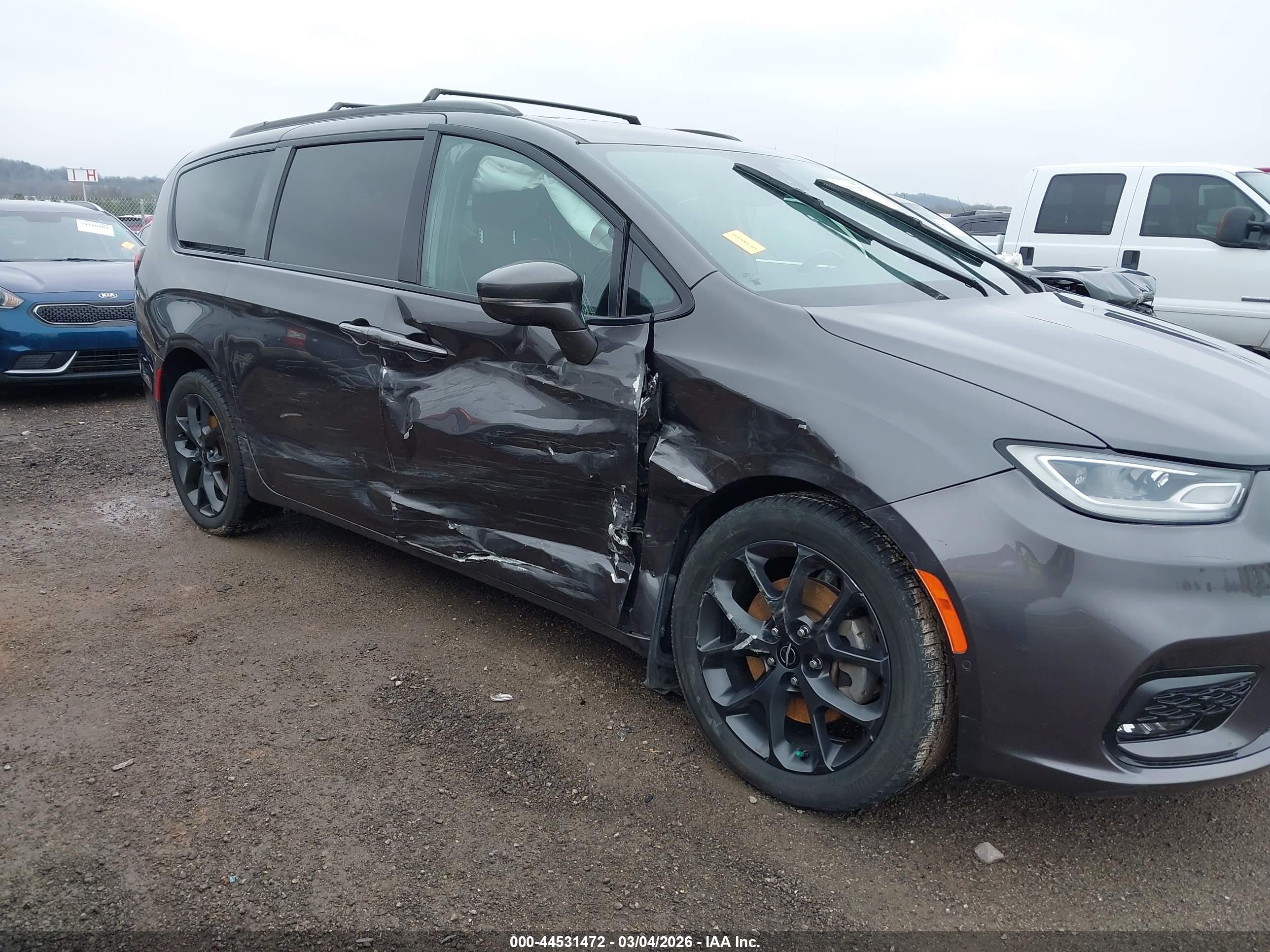CHRYSLER PACIFICA image 6