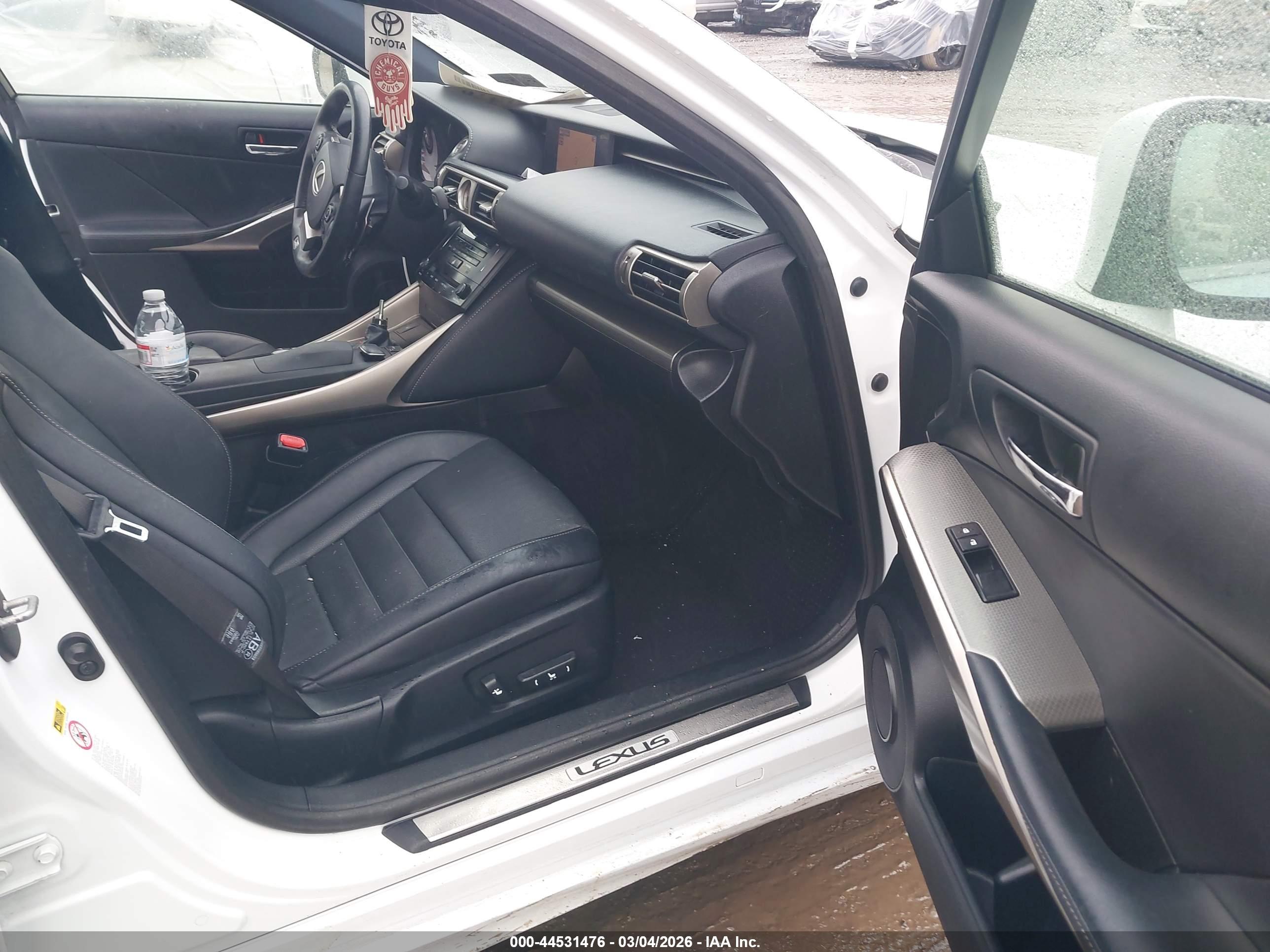 LEXUS IS image 5