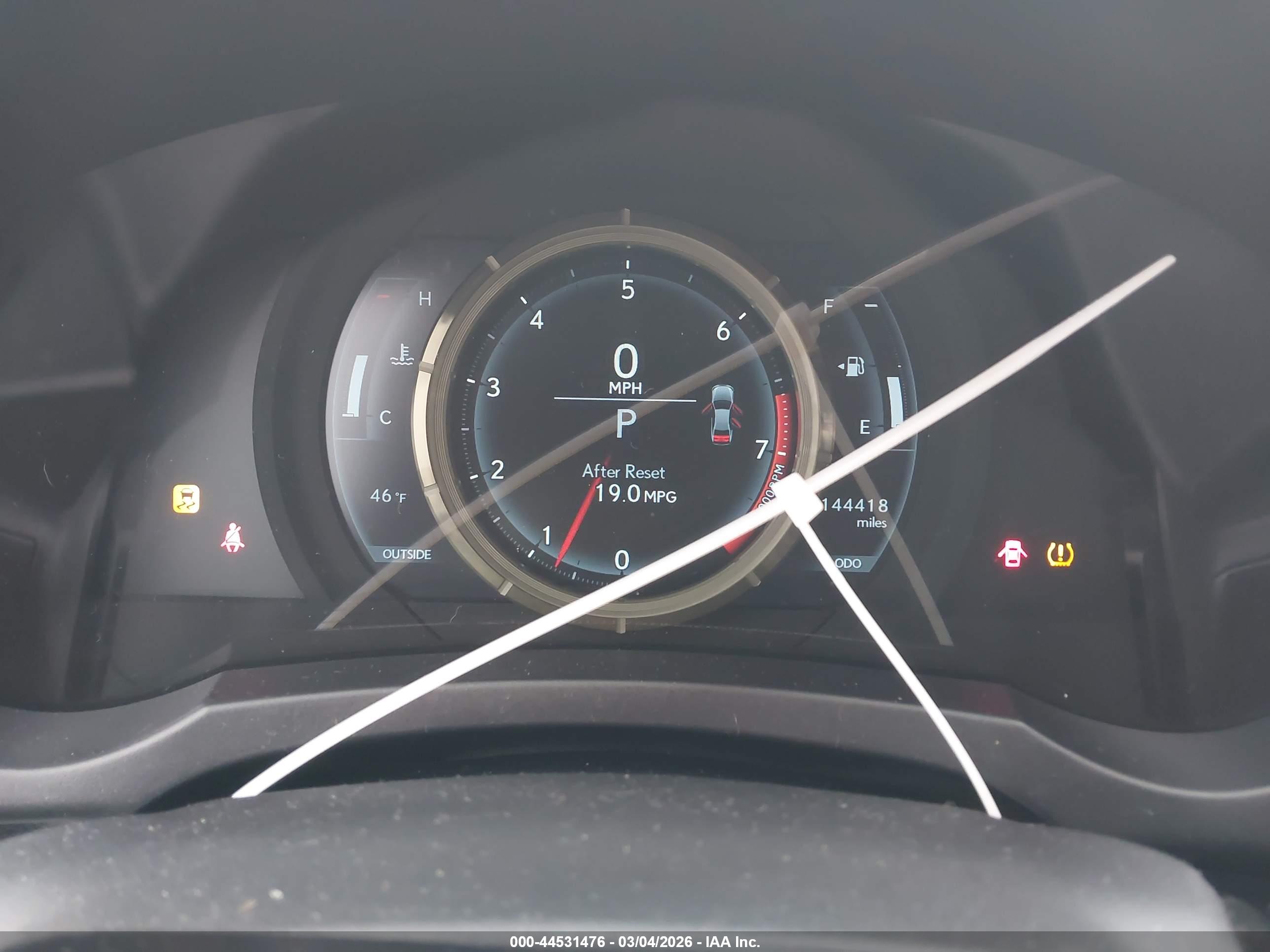 LEXUS IS image 7