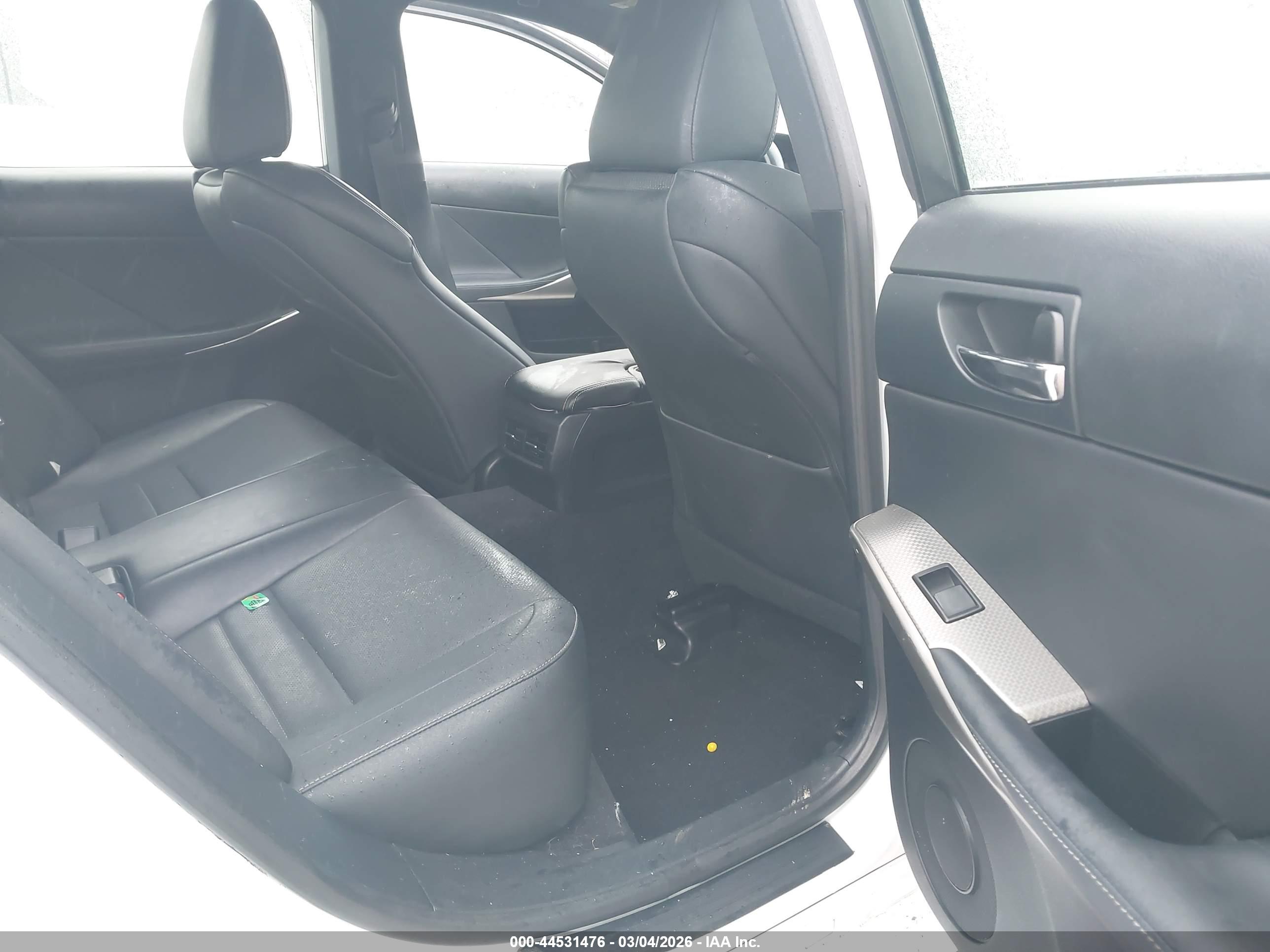 LEXUS IS image 8