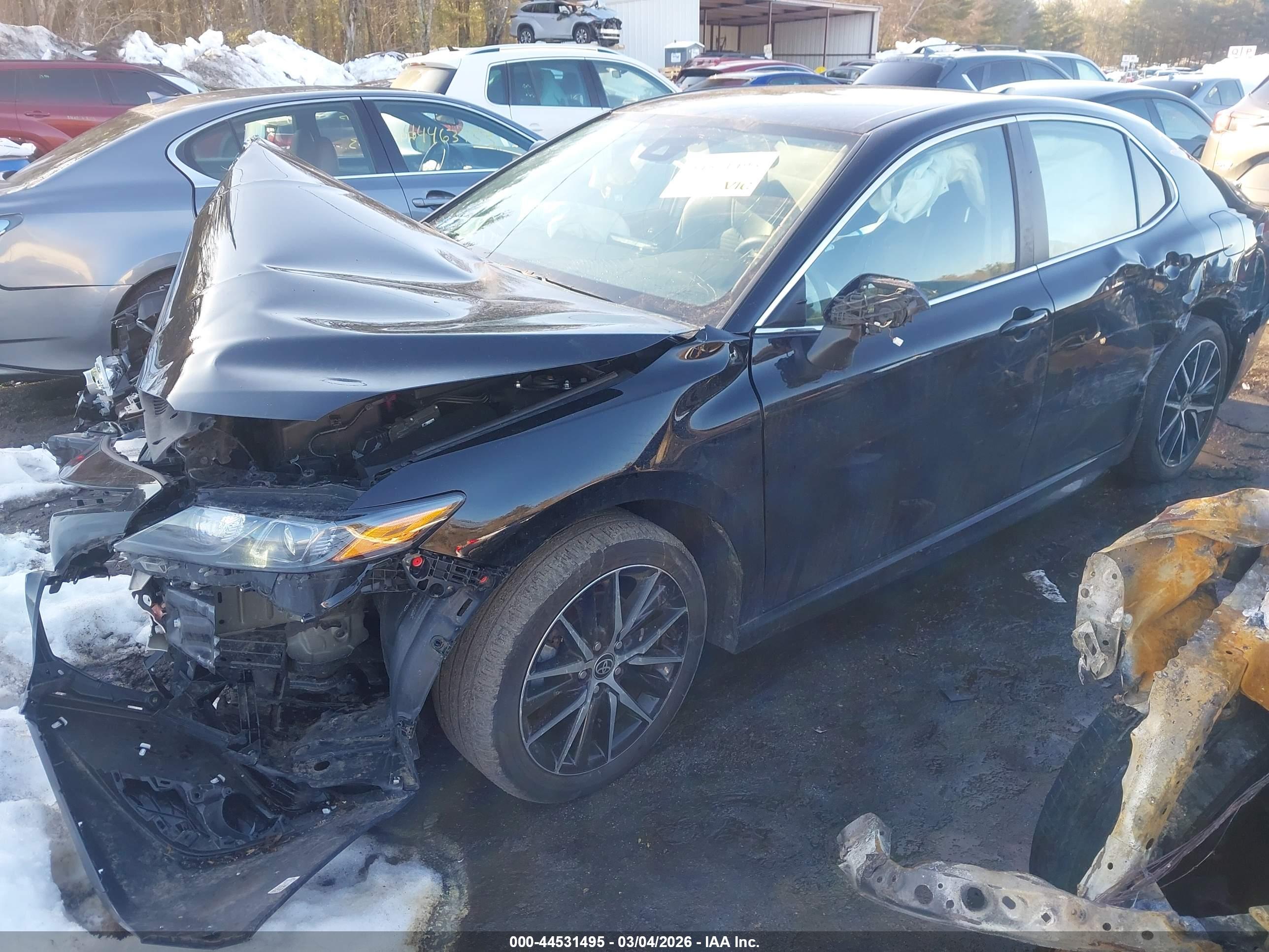TOYOTA CAMRY image 2