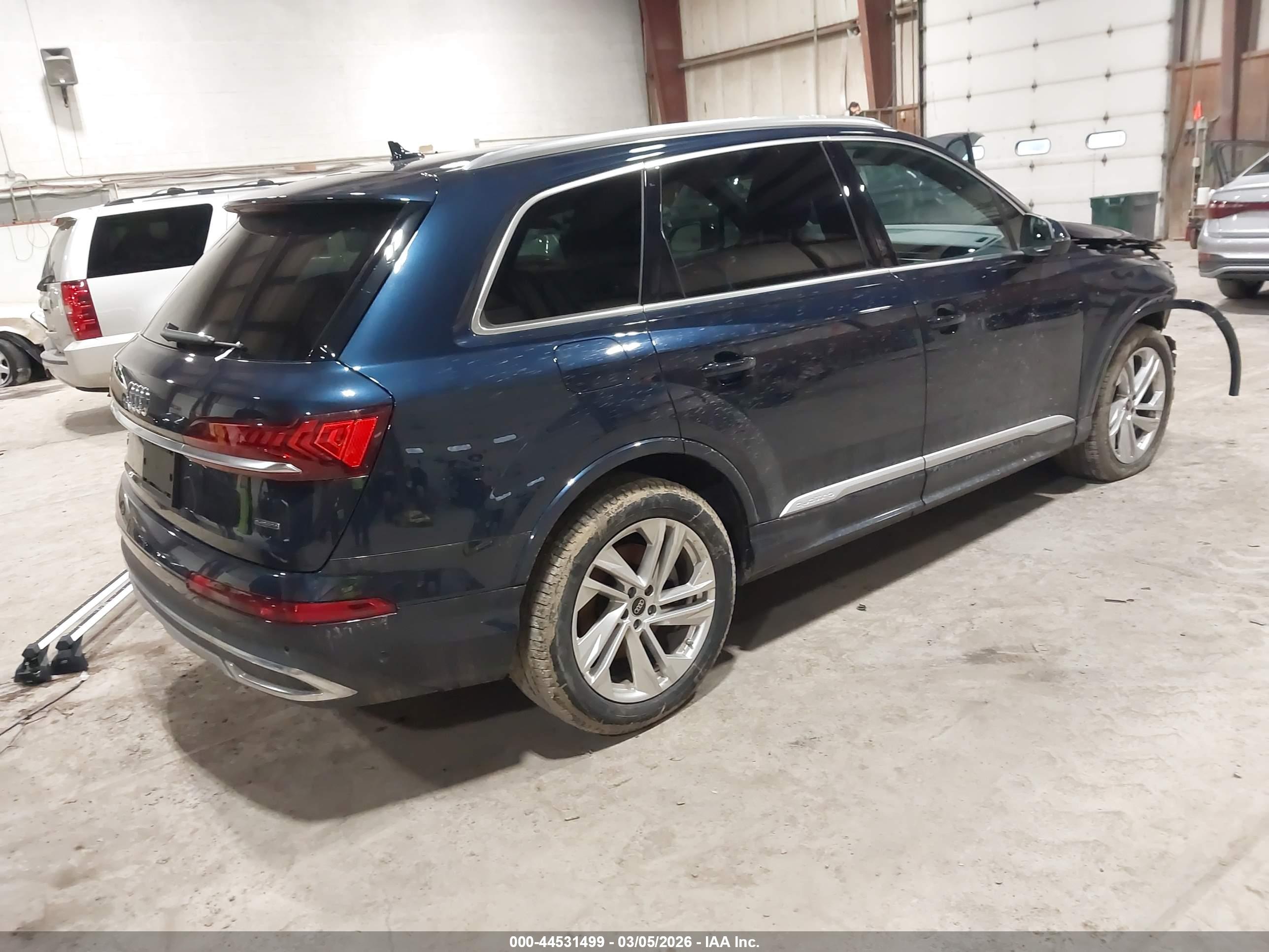 AUDI Q7 image 4