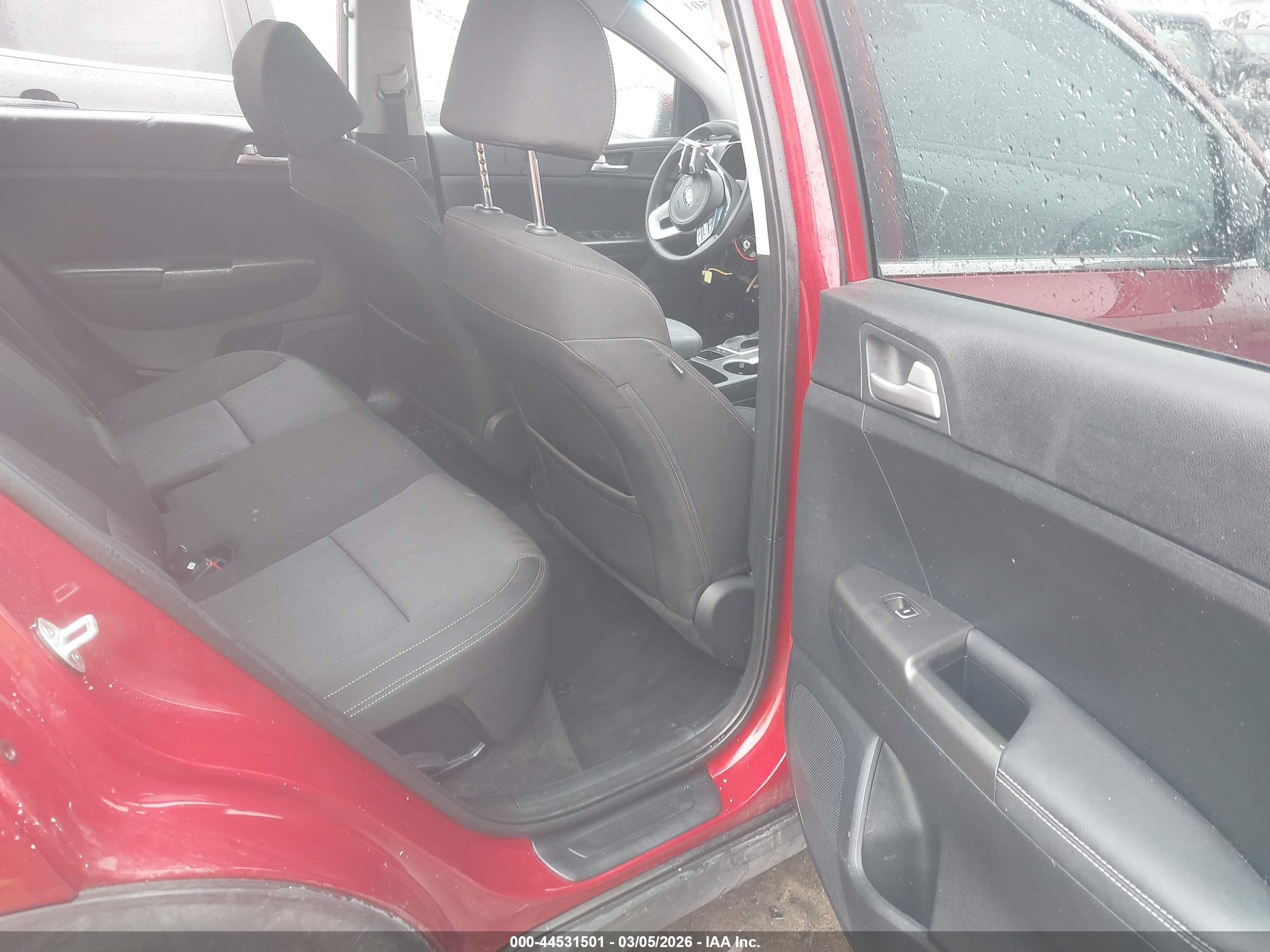 KIA SPORTAGE image 8