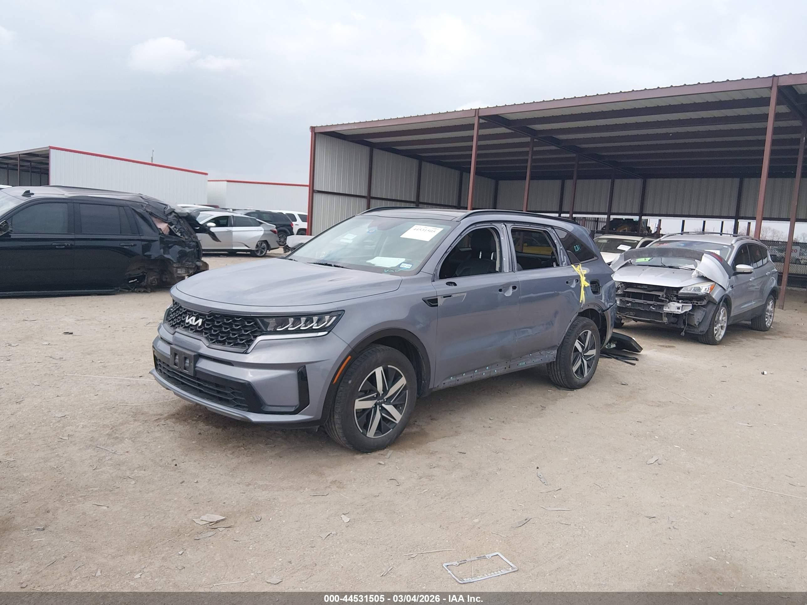 KIA SORENTO image 2