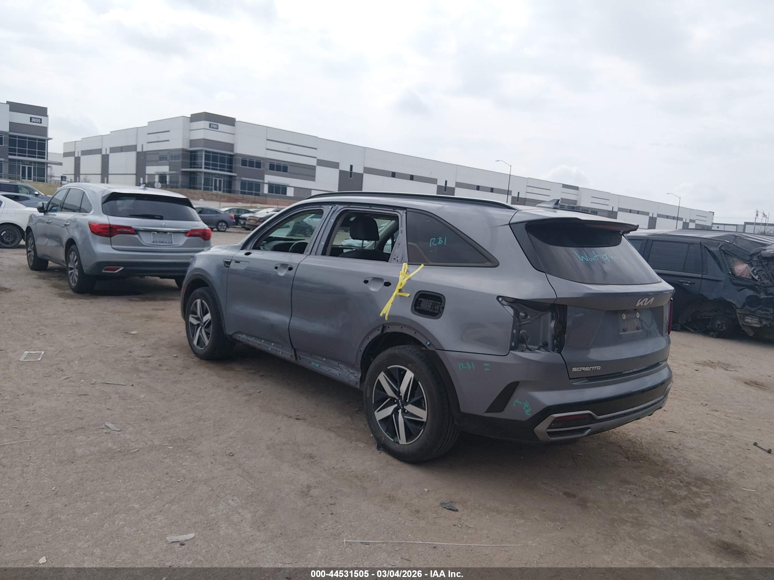 KIA SORENTO image 3