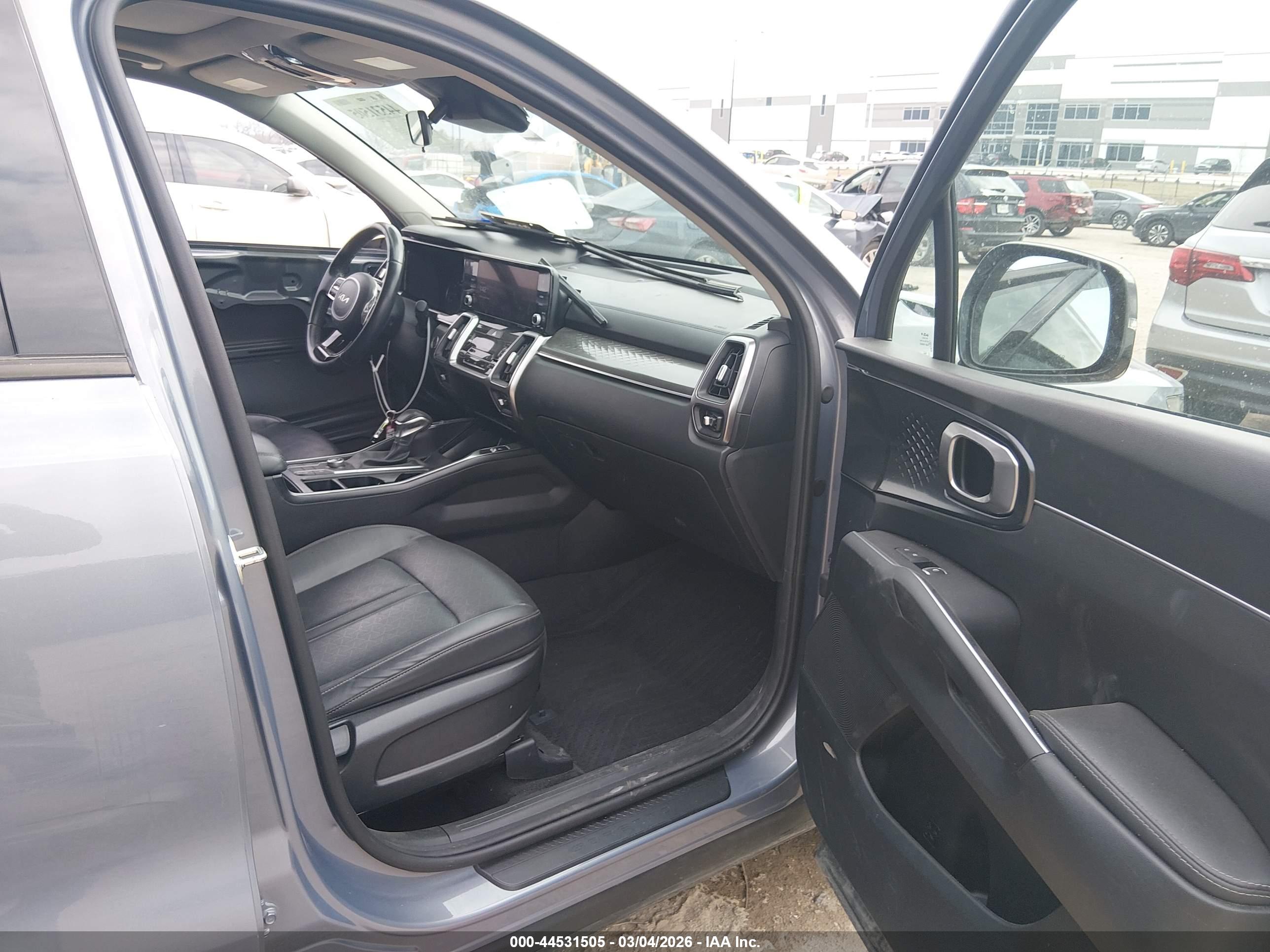 KIA SORENTO image 5