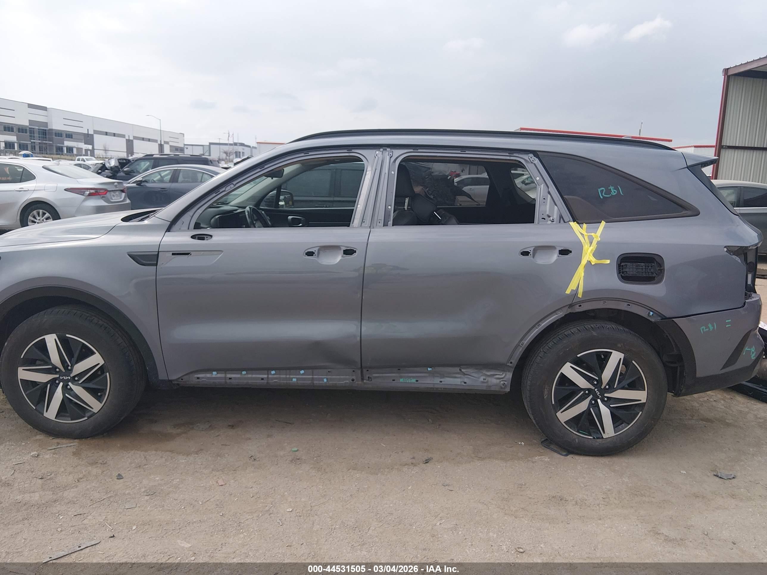 KIA SORENTO image 6