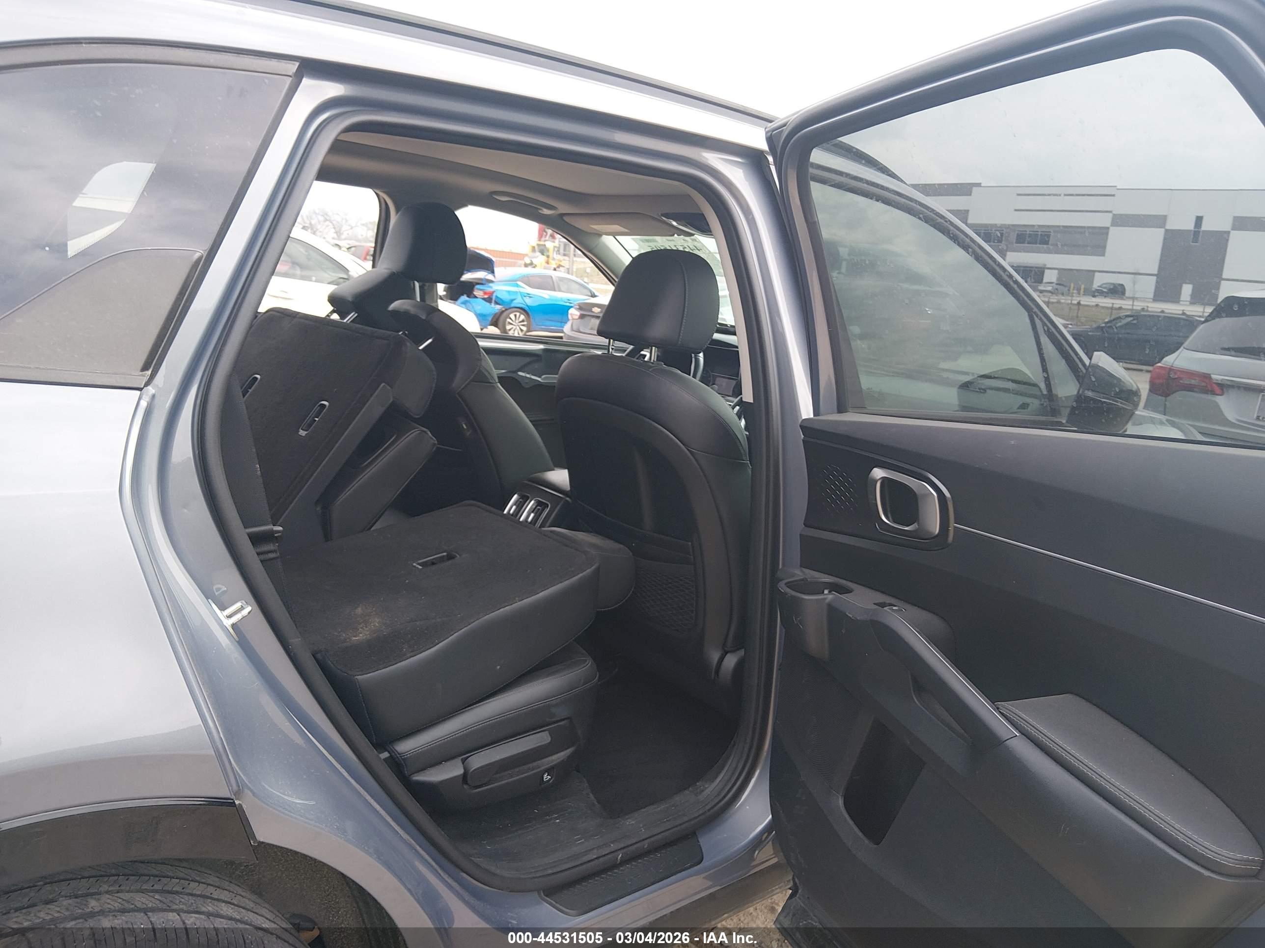 KIA SORENTO image 8