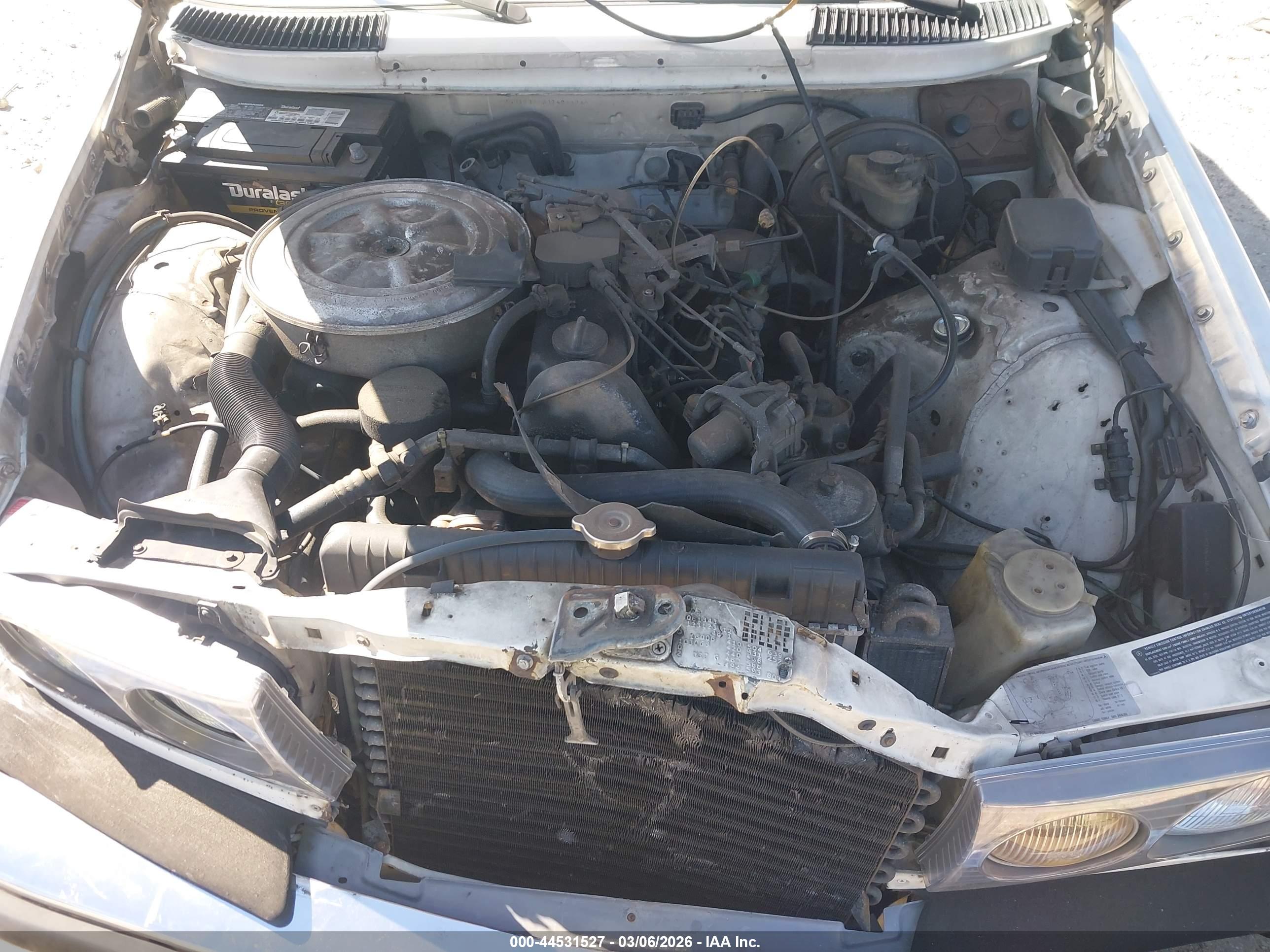 MERCEDES-BENZ 240 image 10