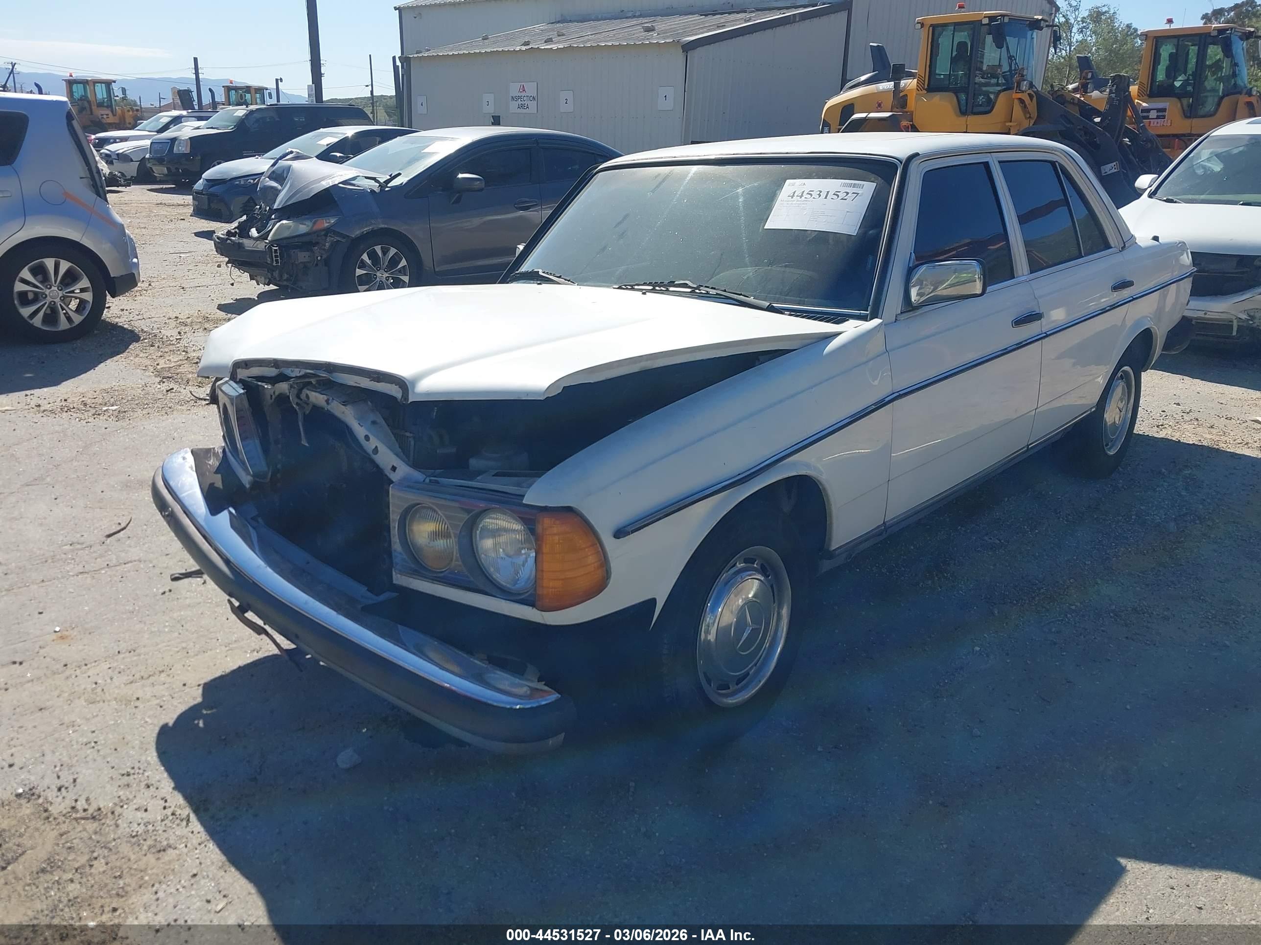 MERCEDES-BENZ 240 image 2