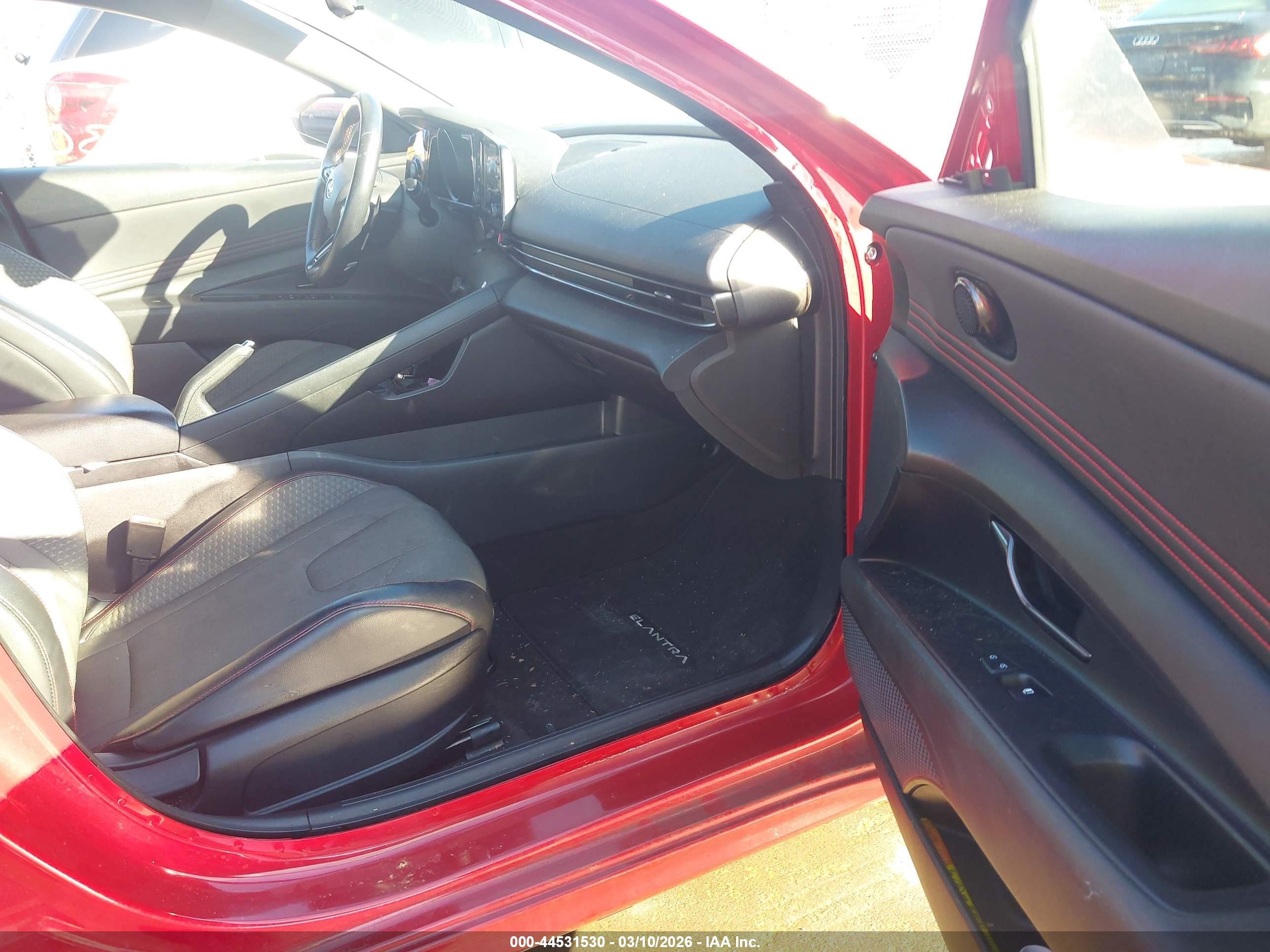 HYUNDAI ELANTRA image 5