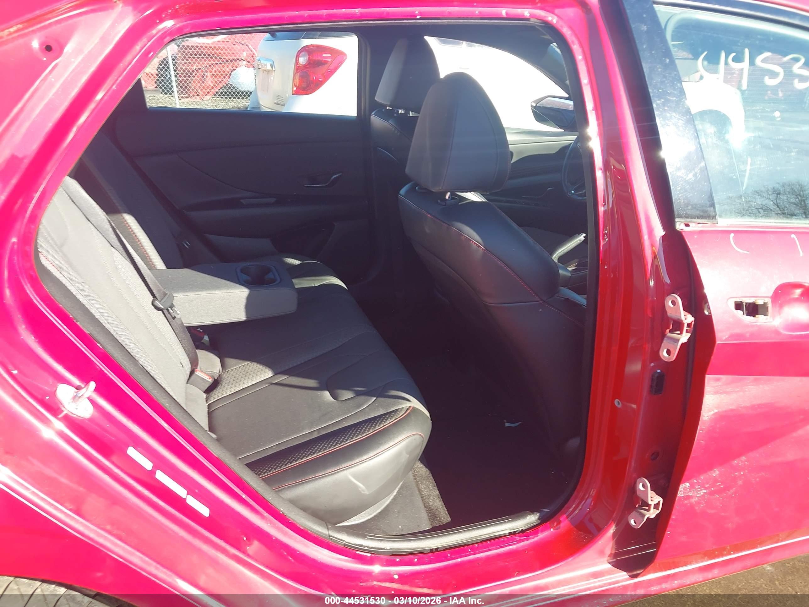 HYUNDAI ELANTRA image 8