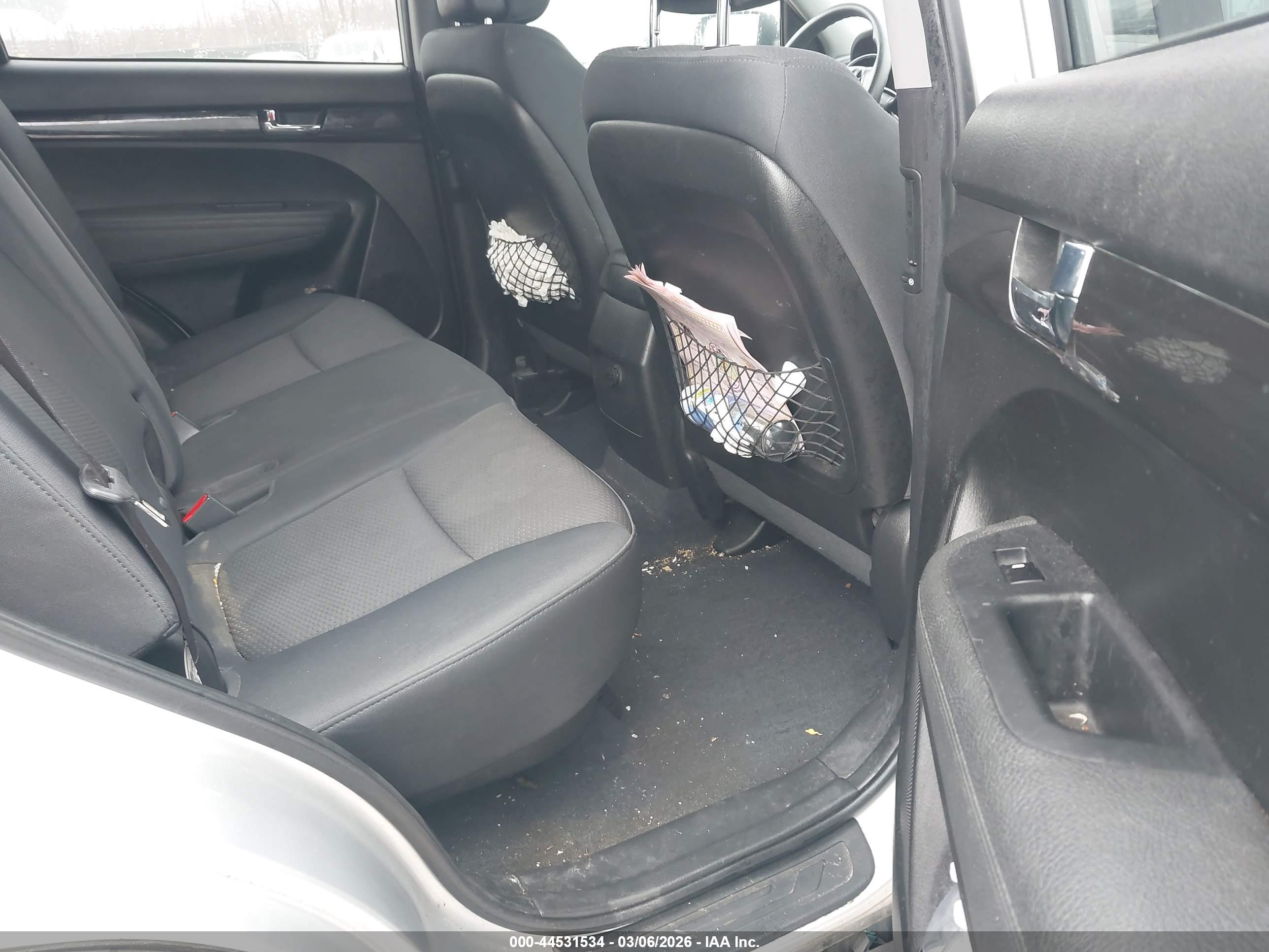 KIA SORENTO image 8