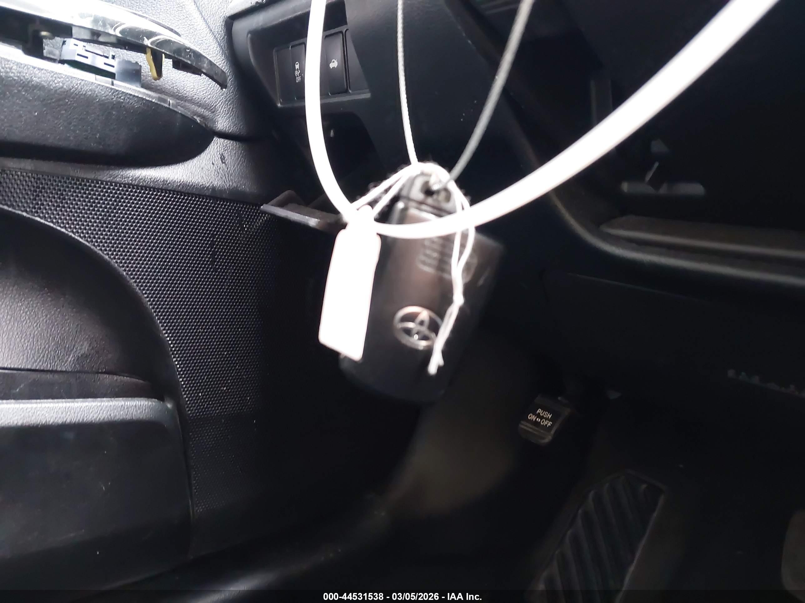 TOYOTA AVALON image 11