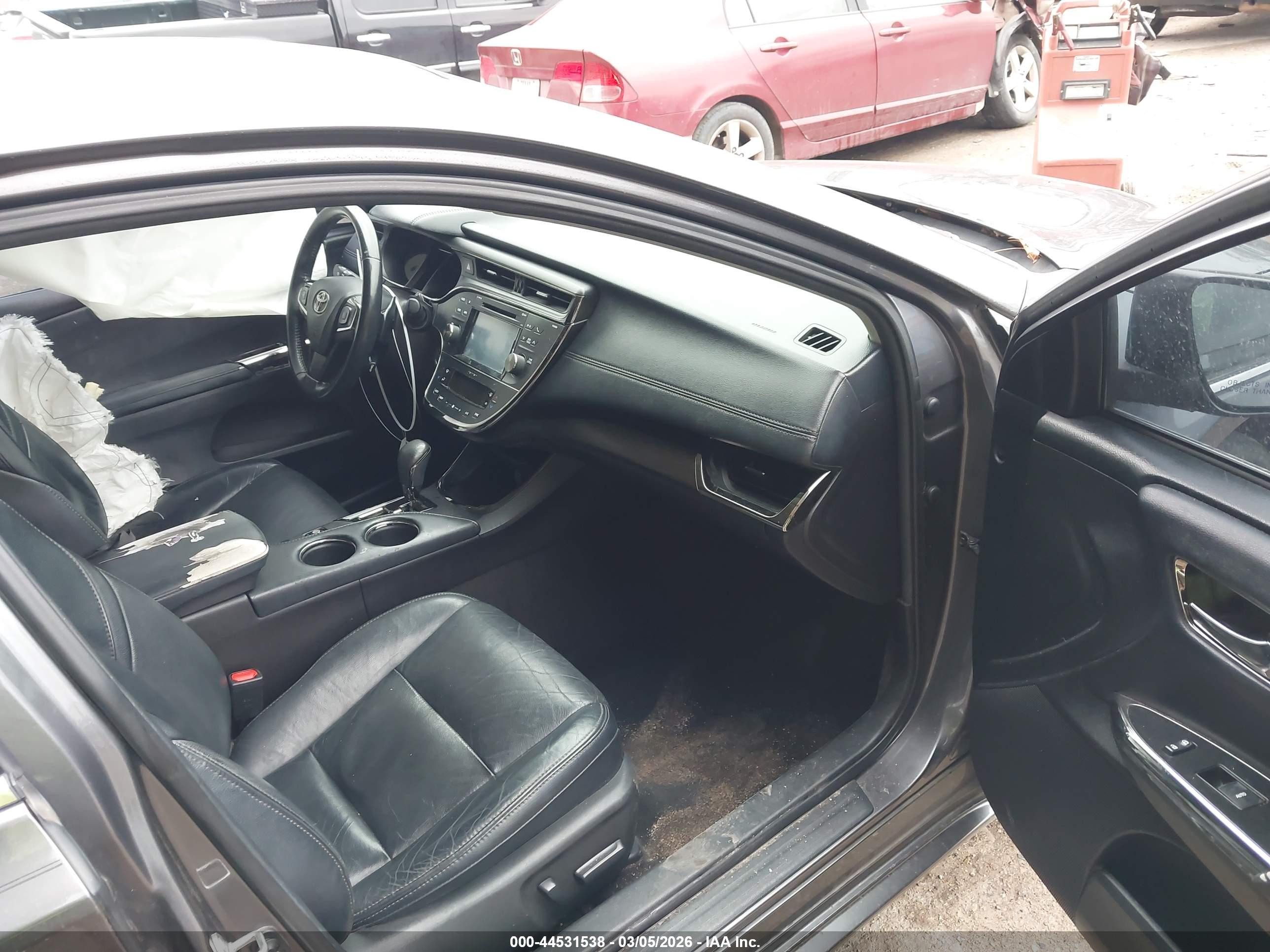 TOYOTA AVALON image 5