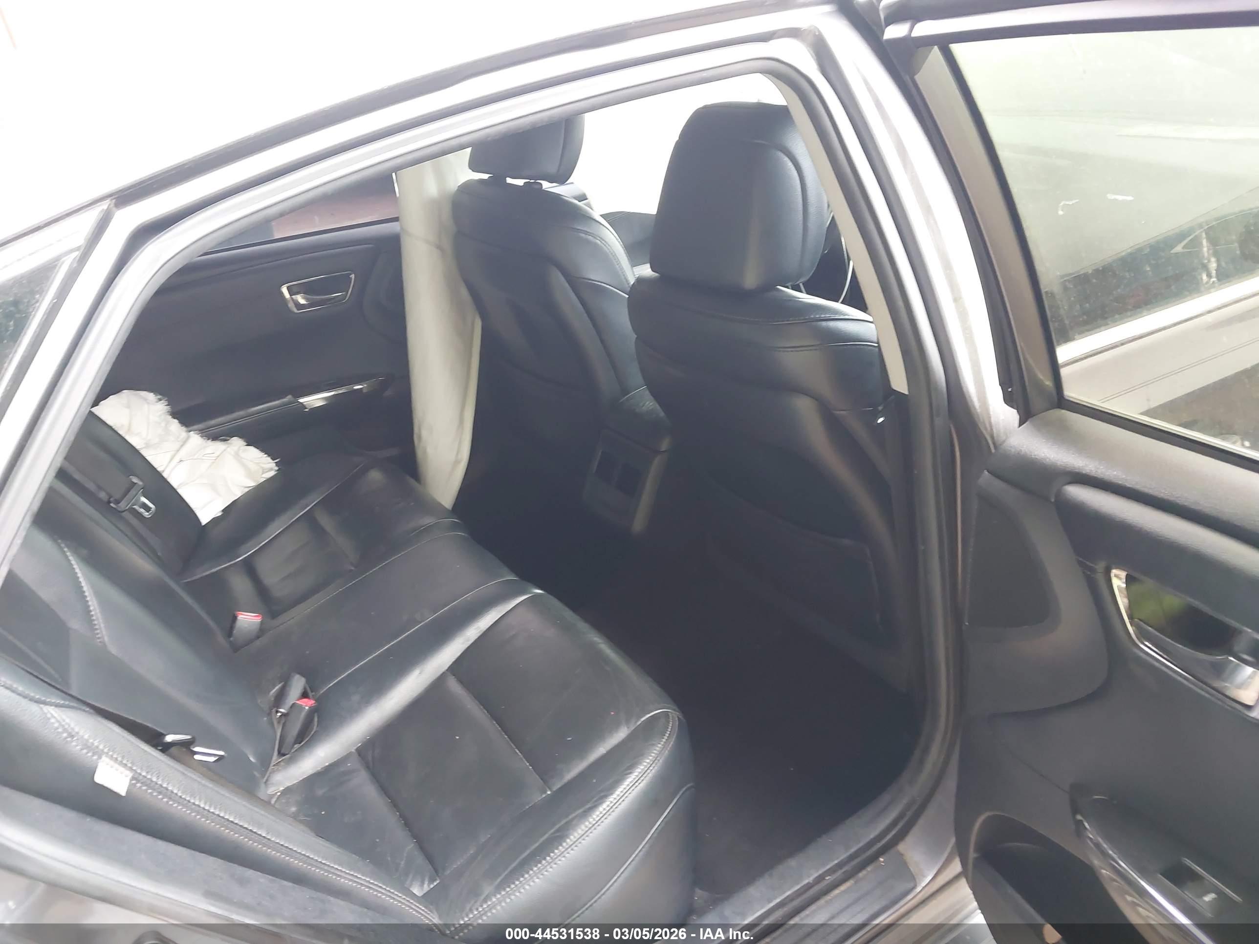 TOYOTA AVALON image 8