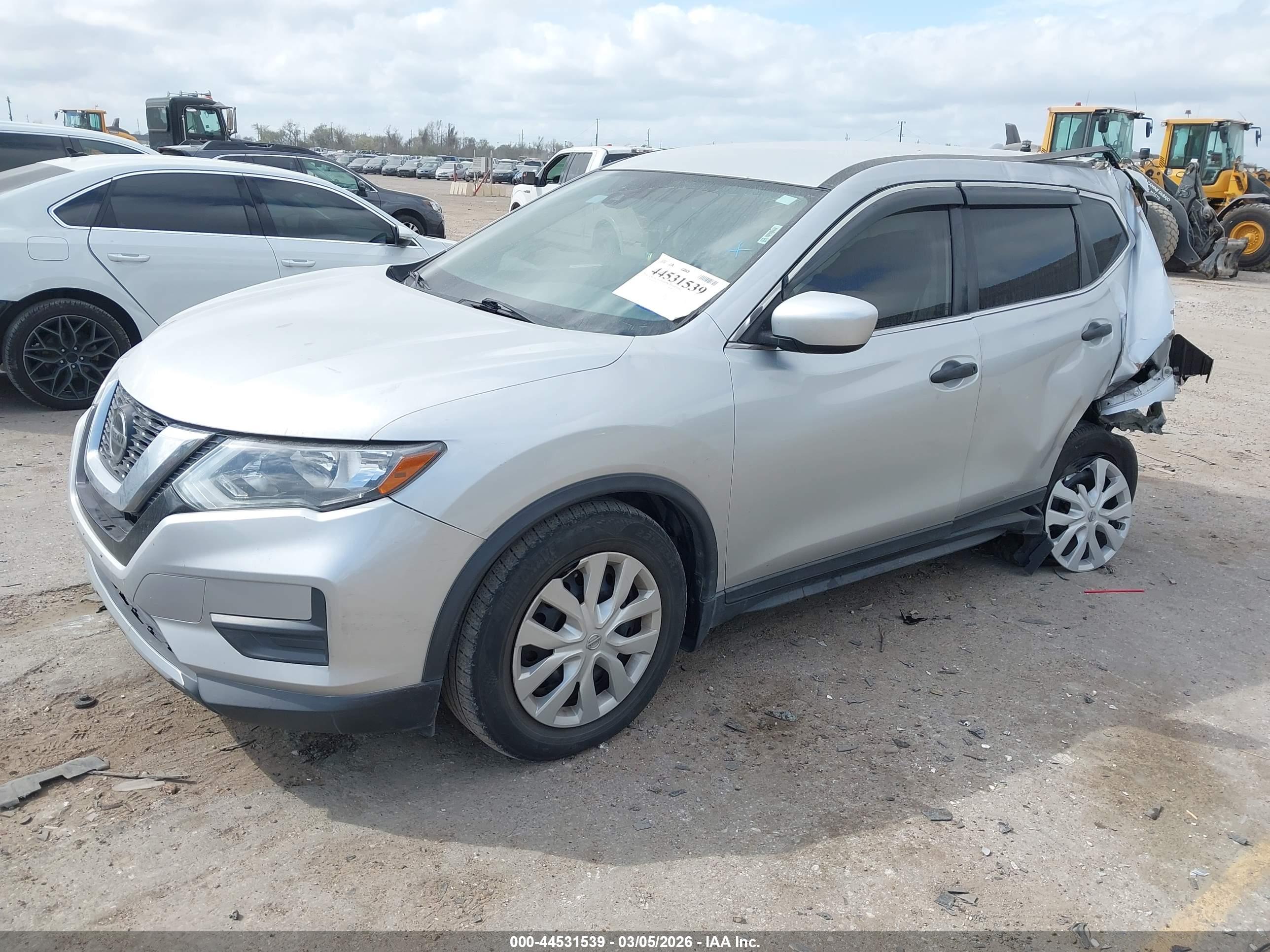 NISSAN ROGUE image 2