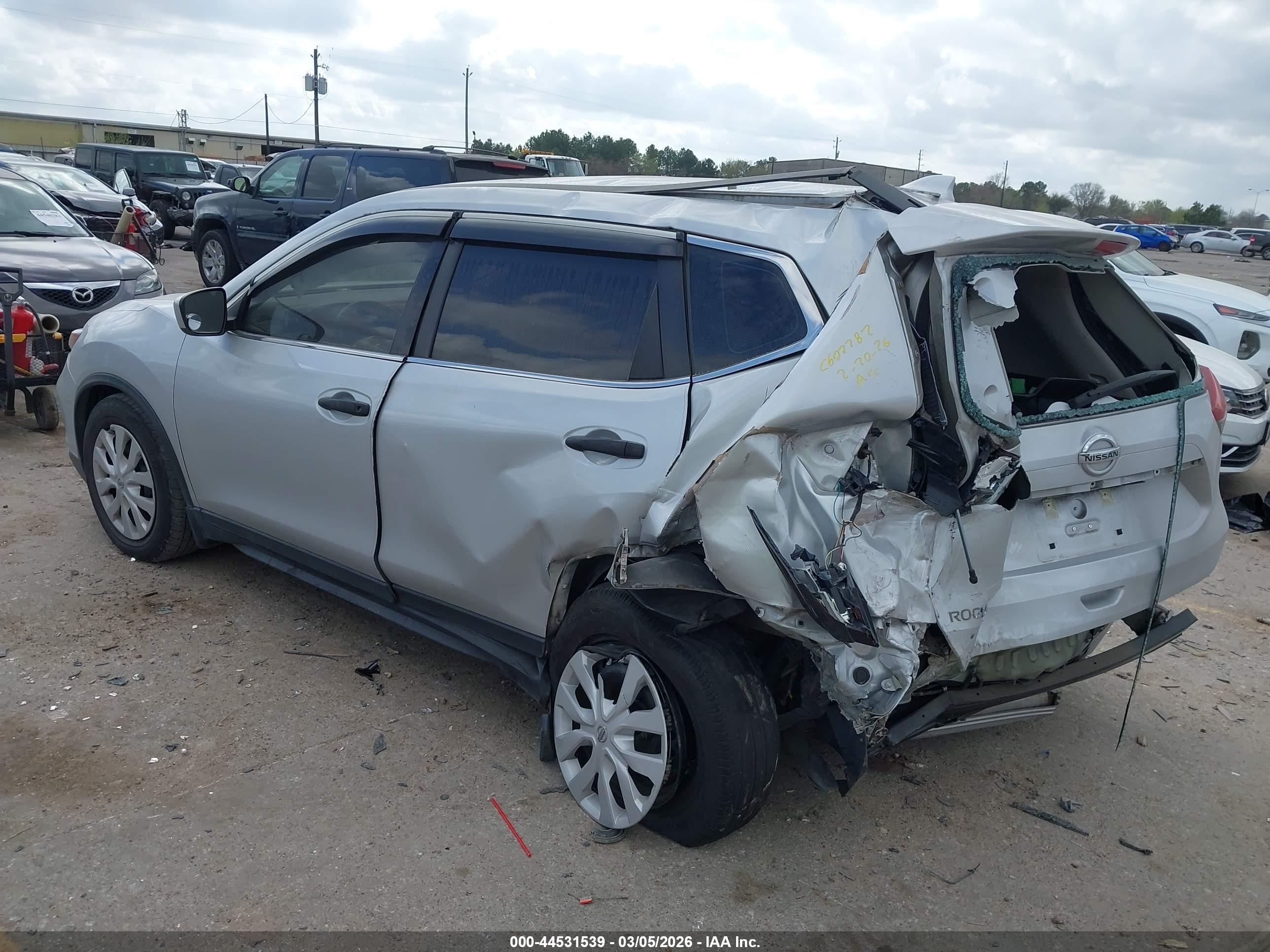 NISSAN ROGUE image 3