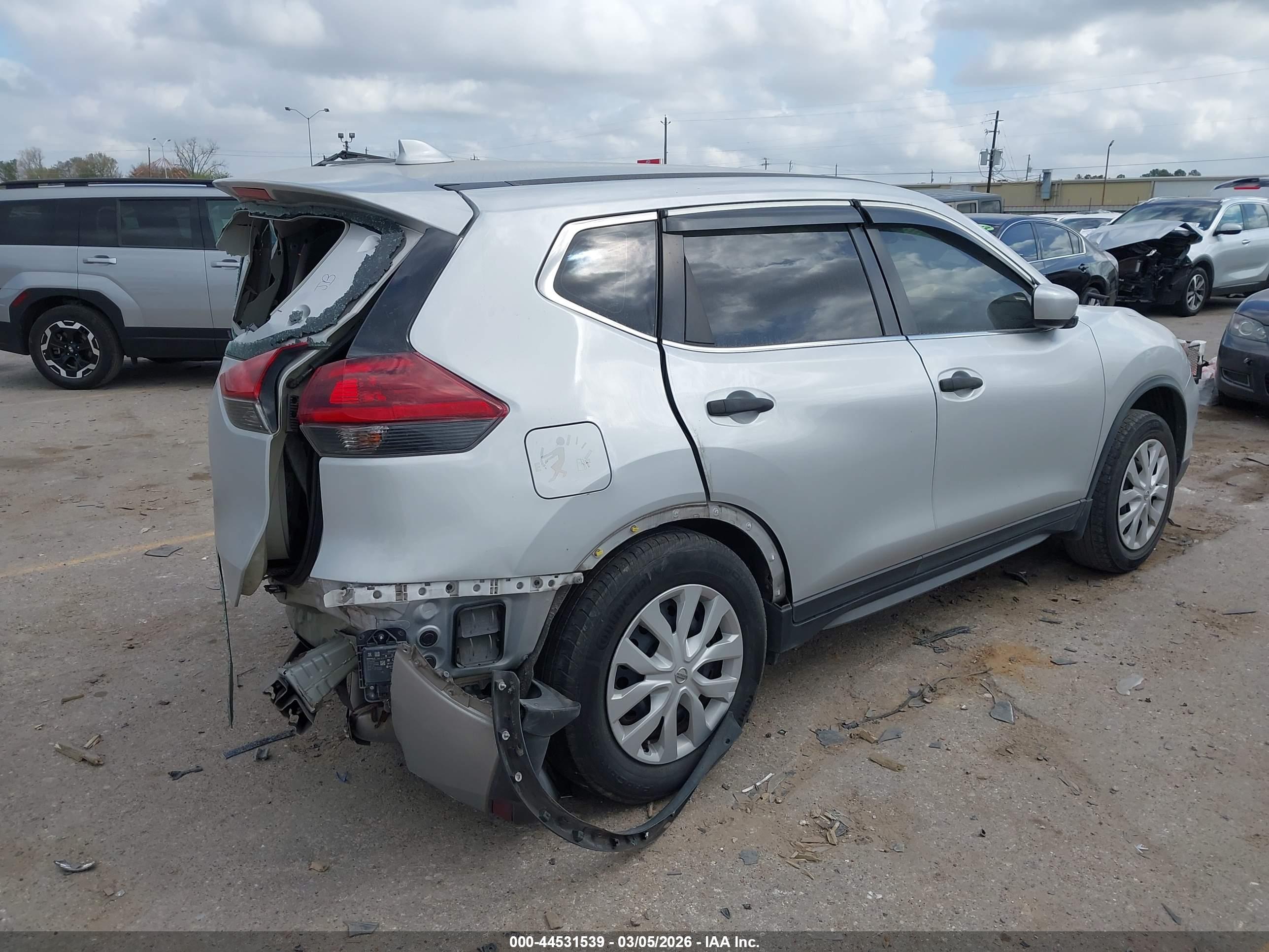 NISSAN ROGUE image 4